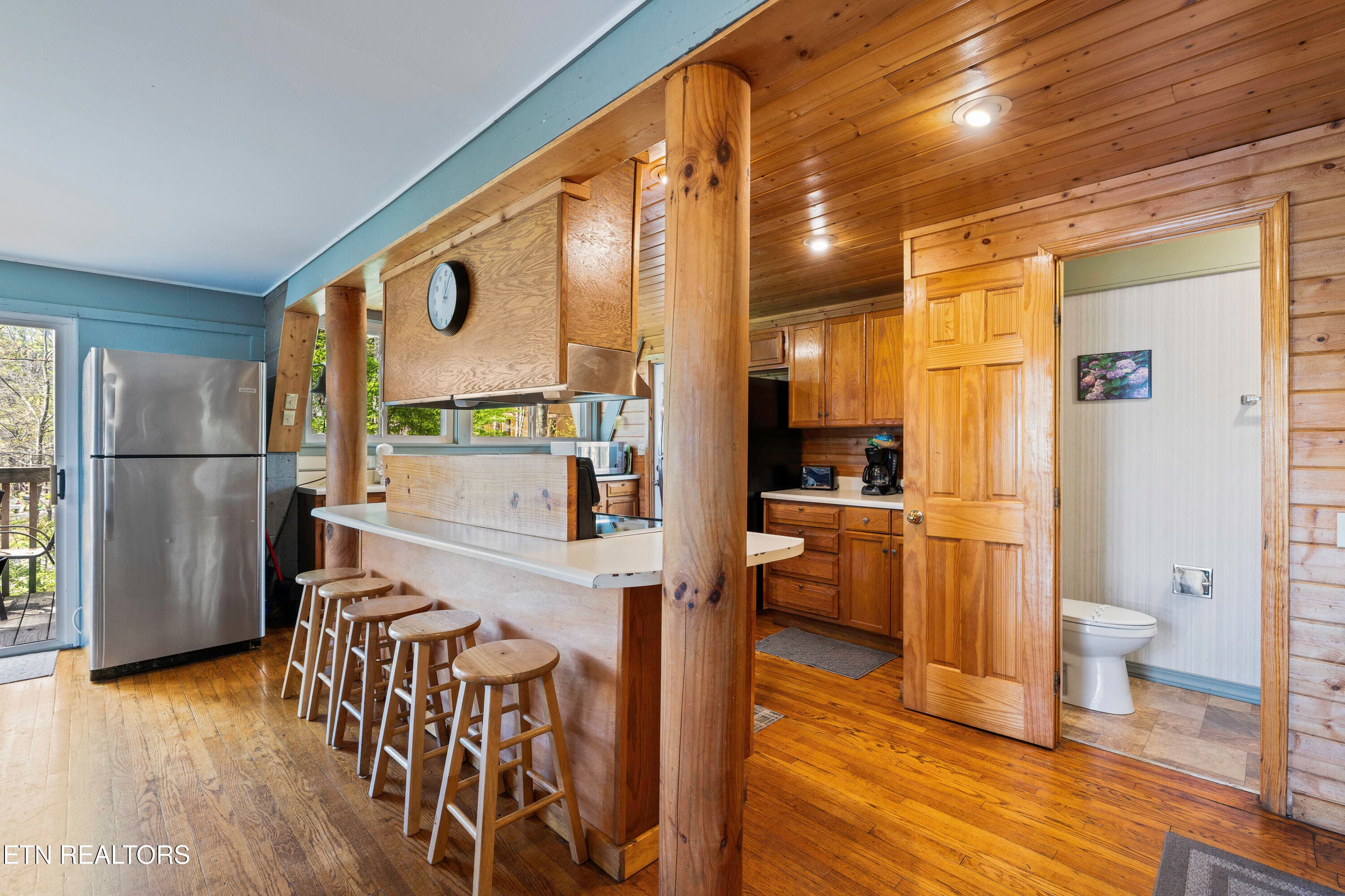Half Bath & Island Seating - 1066 Ski View Drive, Gatlinburg, TN 37738, Gatlinburg