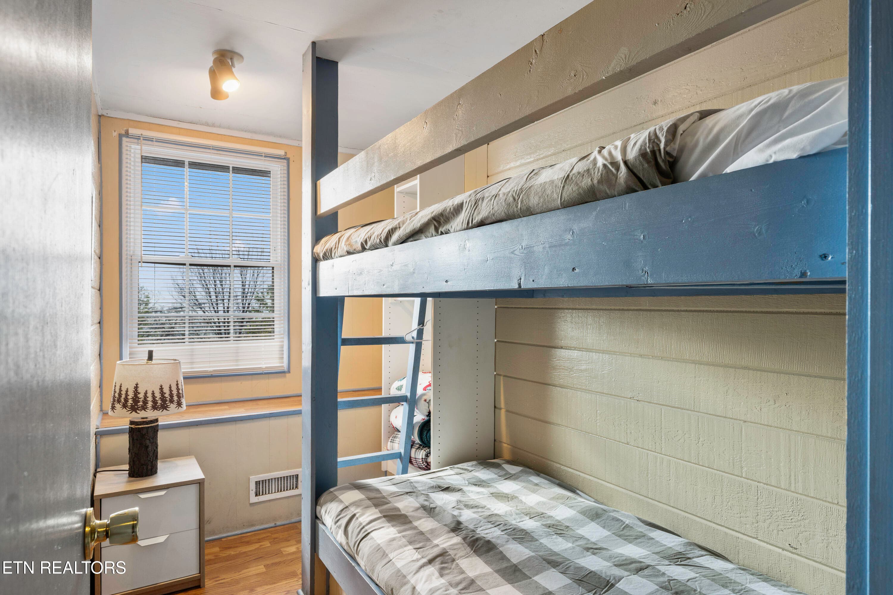 Bunk Room 5 - Main Floor - 1066 Ski View Drive, Gatlinburg, TN 37738, Gatlinburg