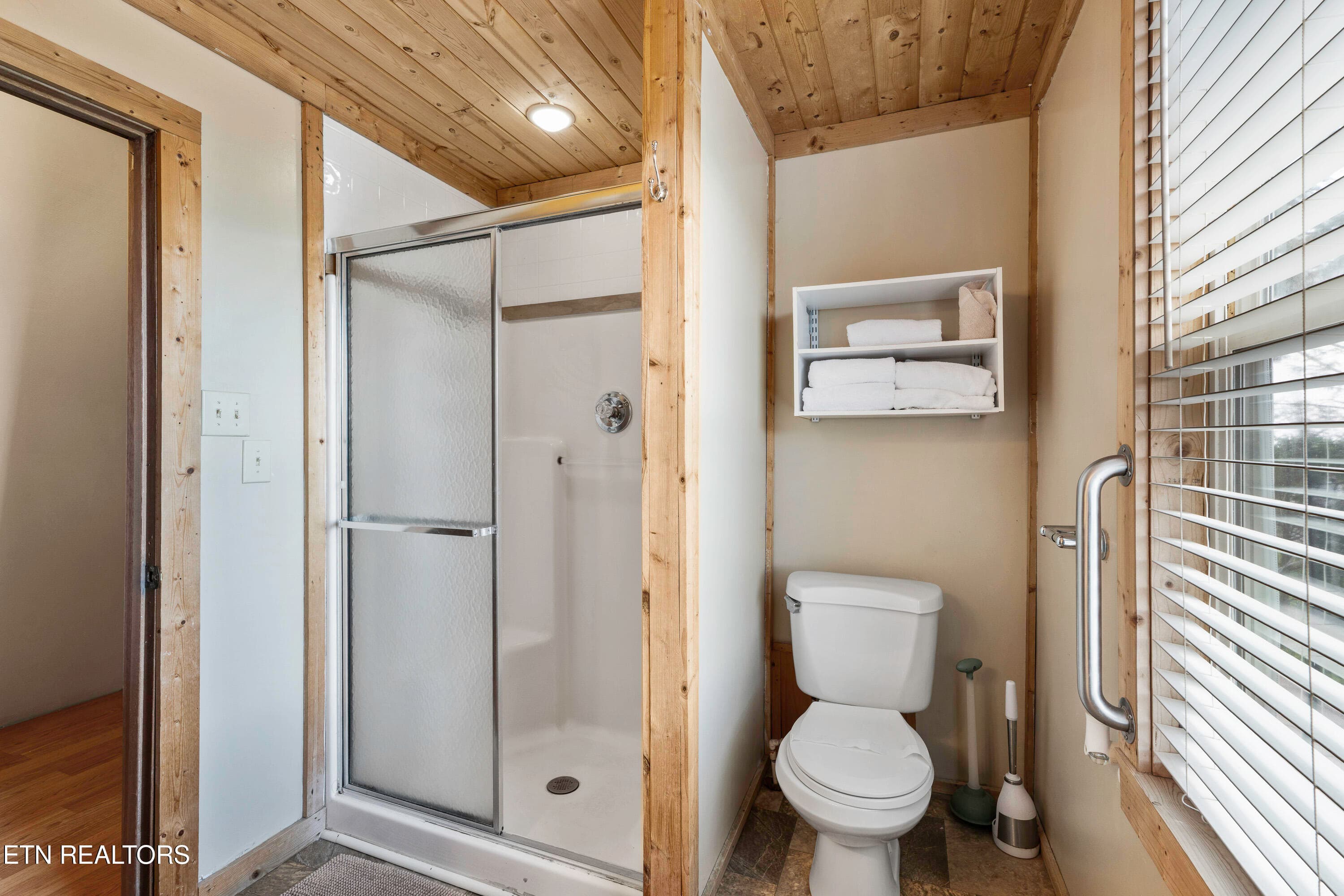 Bath 4 - Upper Level - 1066 Ski View Drive, Gatlinburg, TN 37738, Gatlinburg