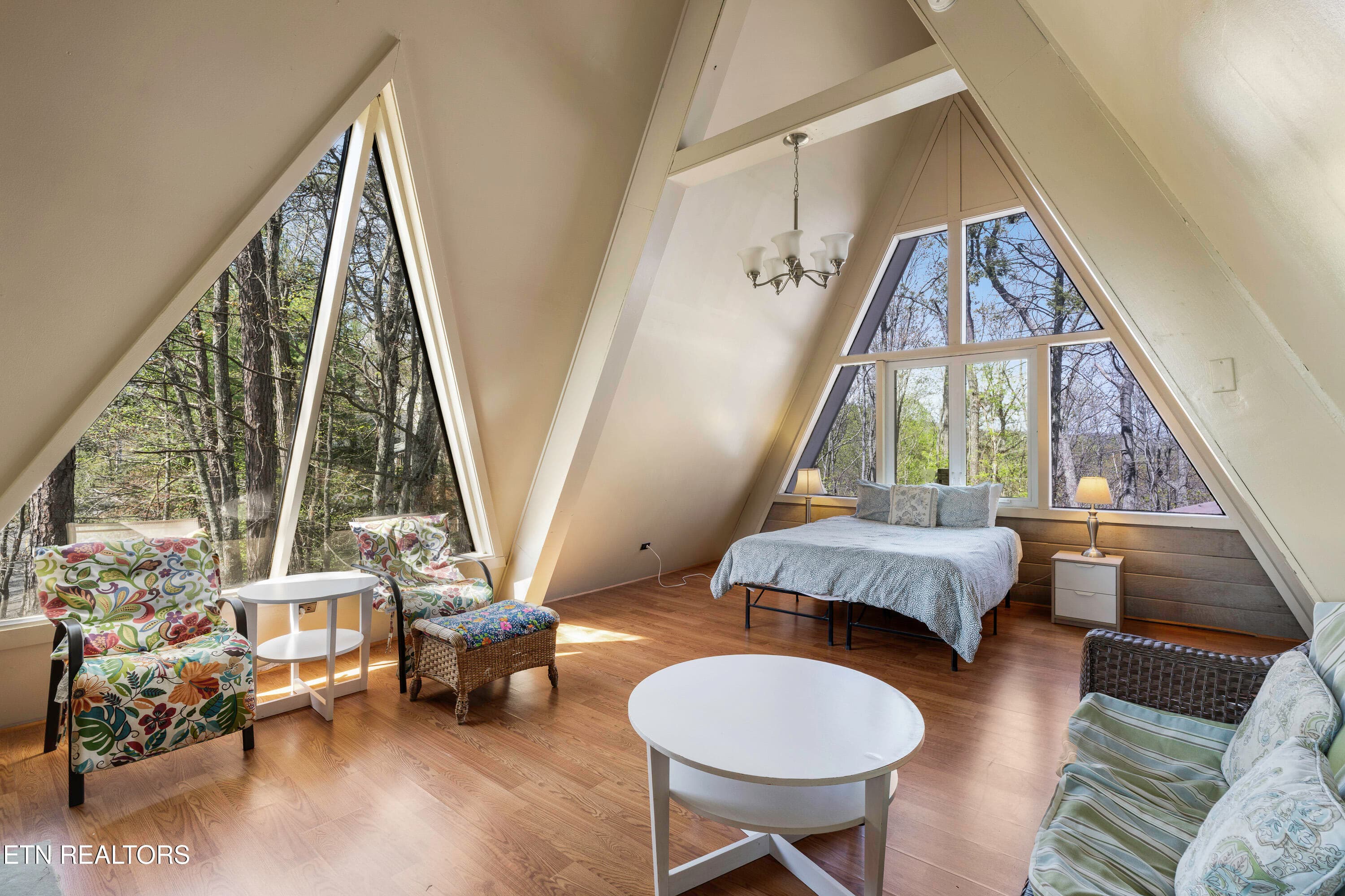 Bedroom 1 / Sitting Area - 1066 Ski View Drive, Gatlinburg, TN 37738, Gatlinburg