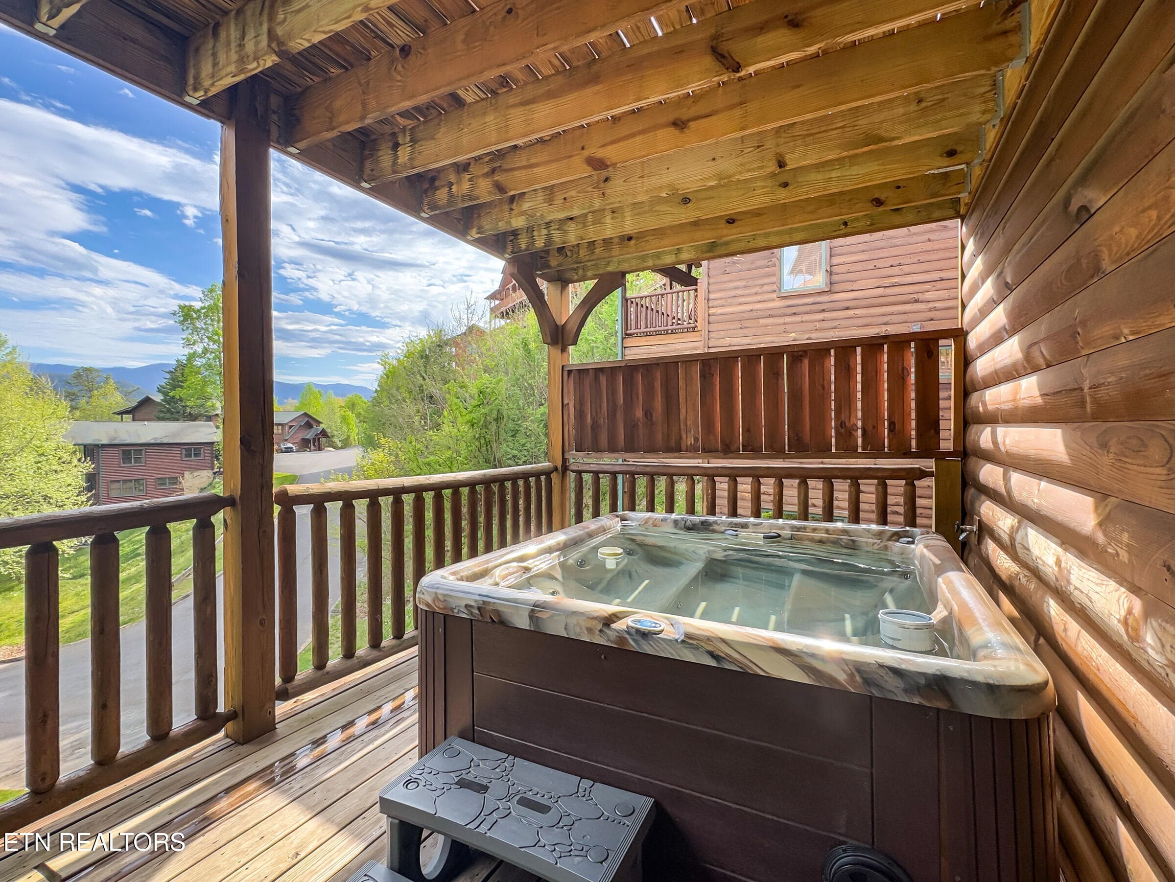 hot tub 2 - 714 Mountain Stream Way, Gatlinburg, TN 37738, Gatlinburg