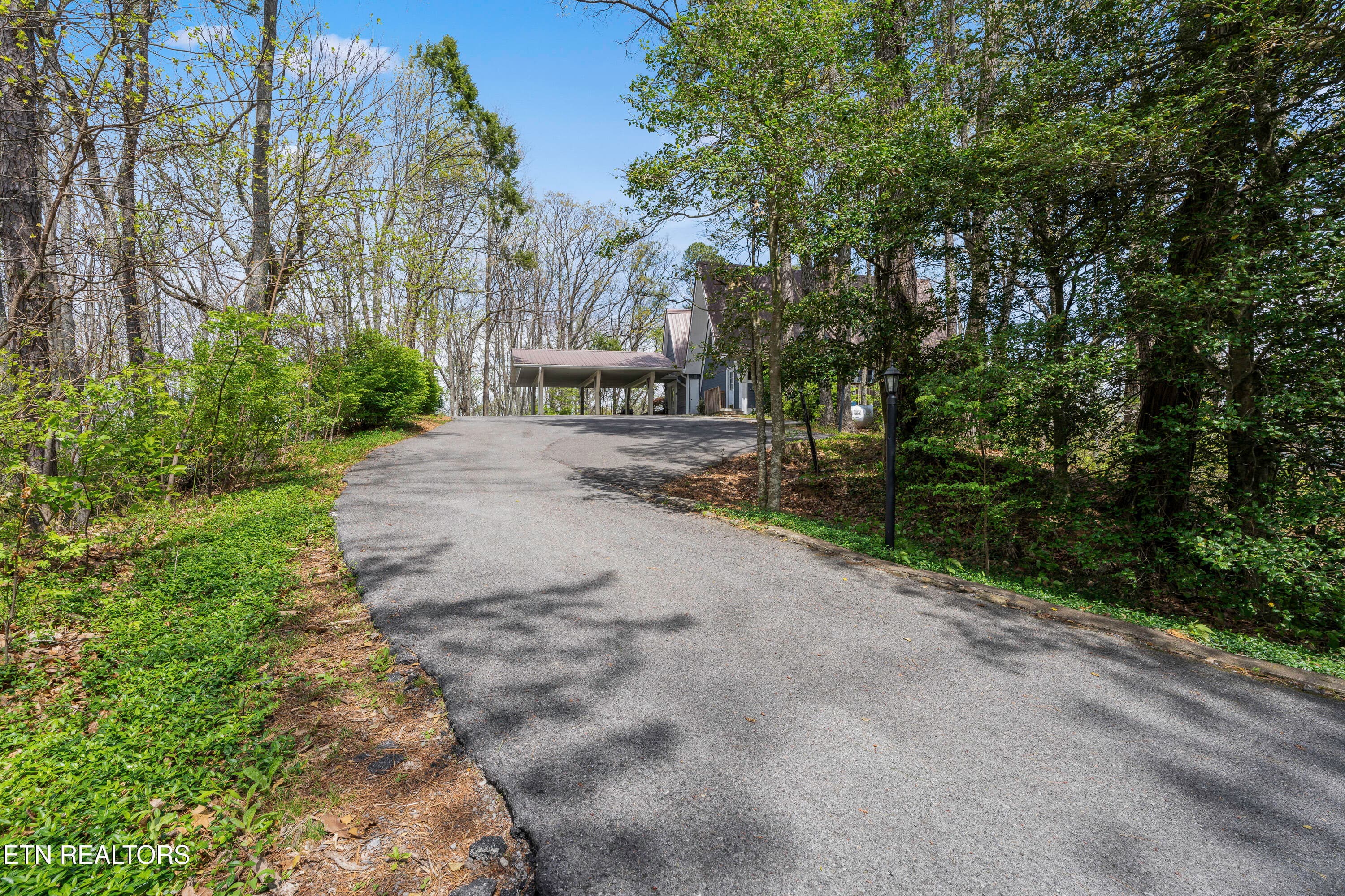 Driveway with plenty of Parking - 1066 Ski View Drive, Gatlinburg, TN 37738, Gatlinburg