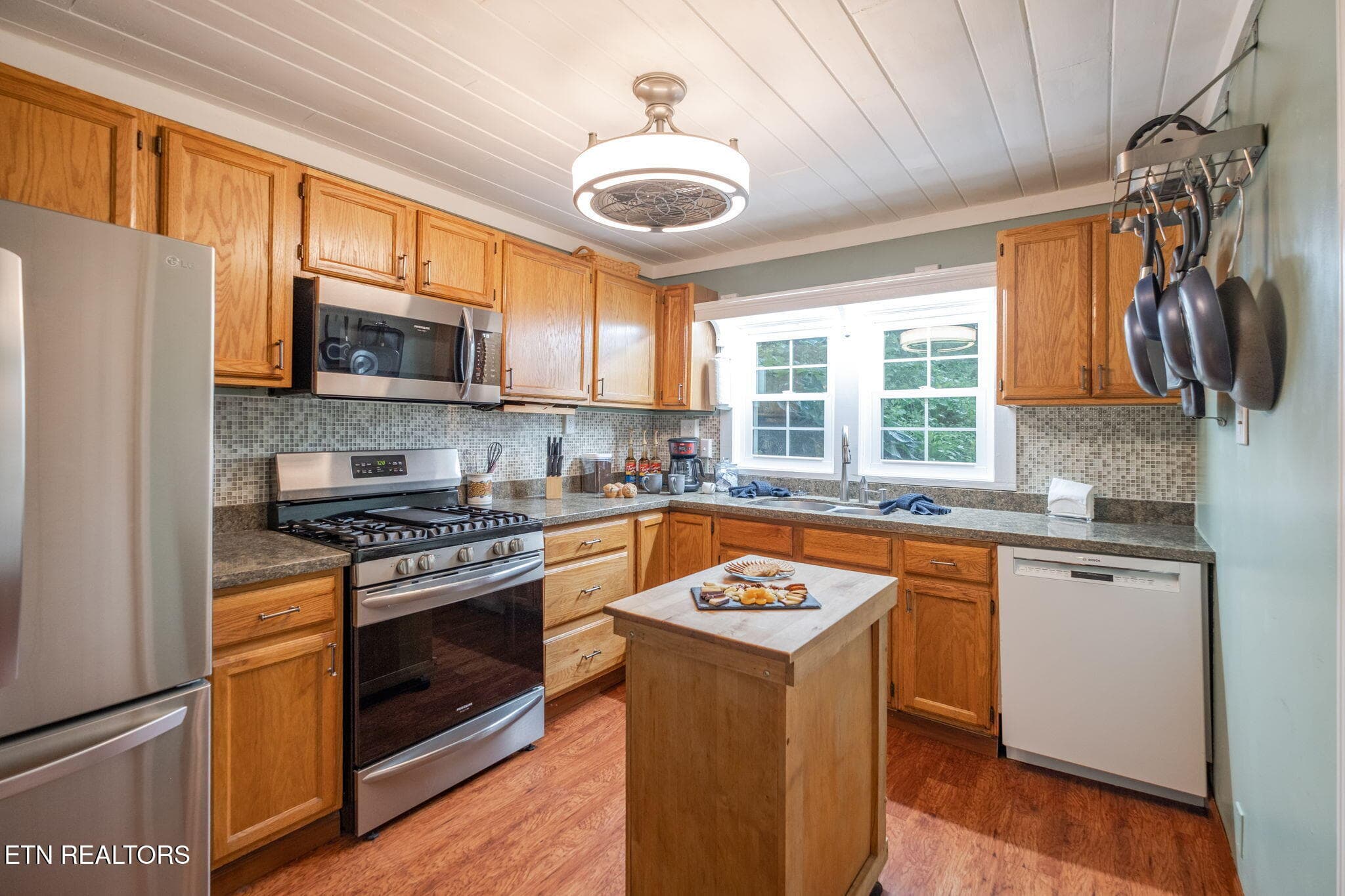 51-web-or-mls-204HillSt-26 - 204 Hill St, Gatlinburg, TN 37738, Gatlinburg