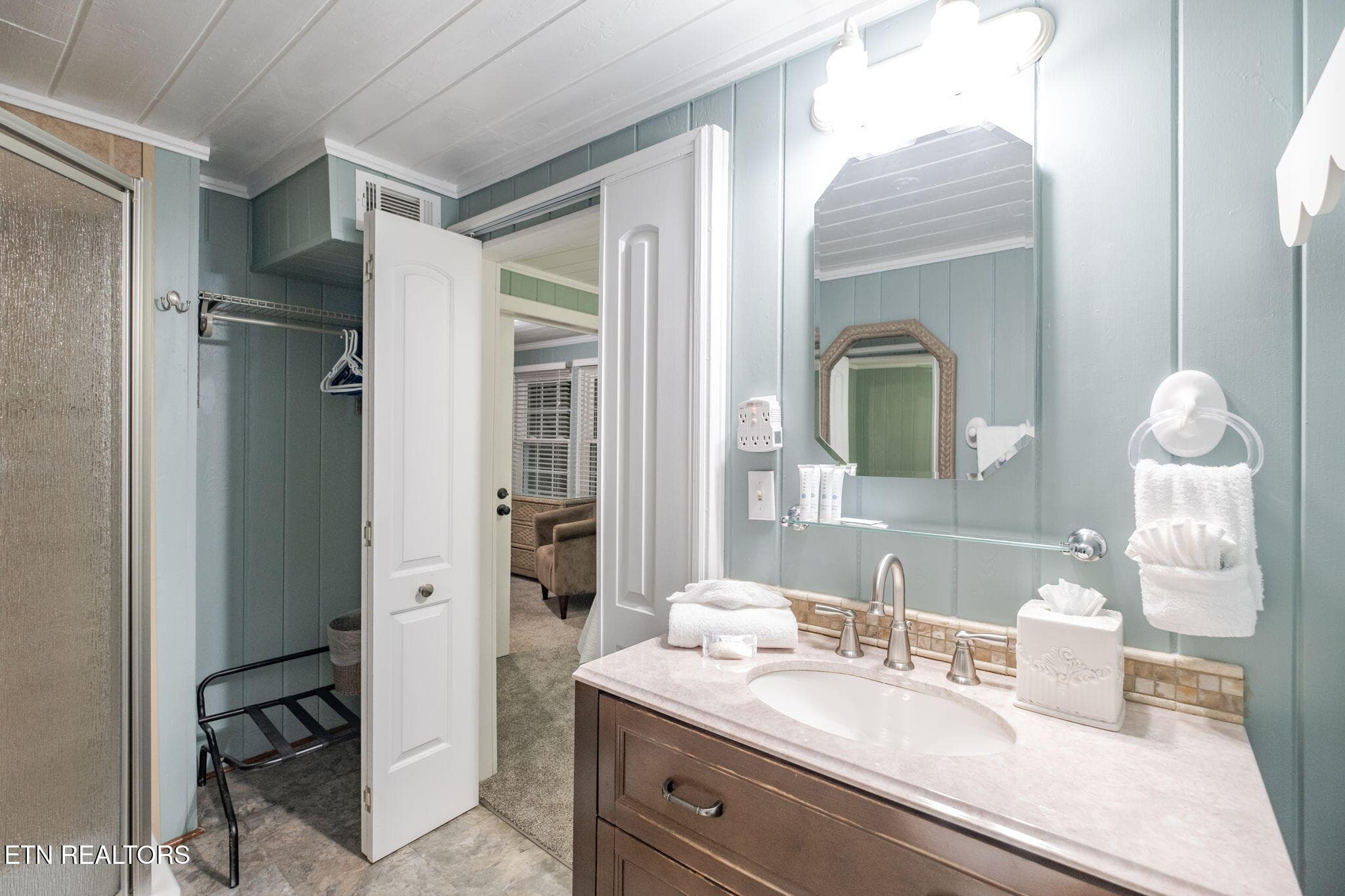 Bathroom - 204 Hill St, Gatlinburg, TN 37738, Gatlinburg