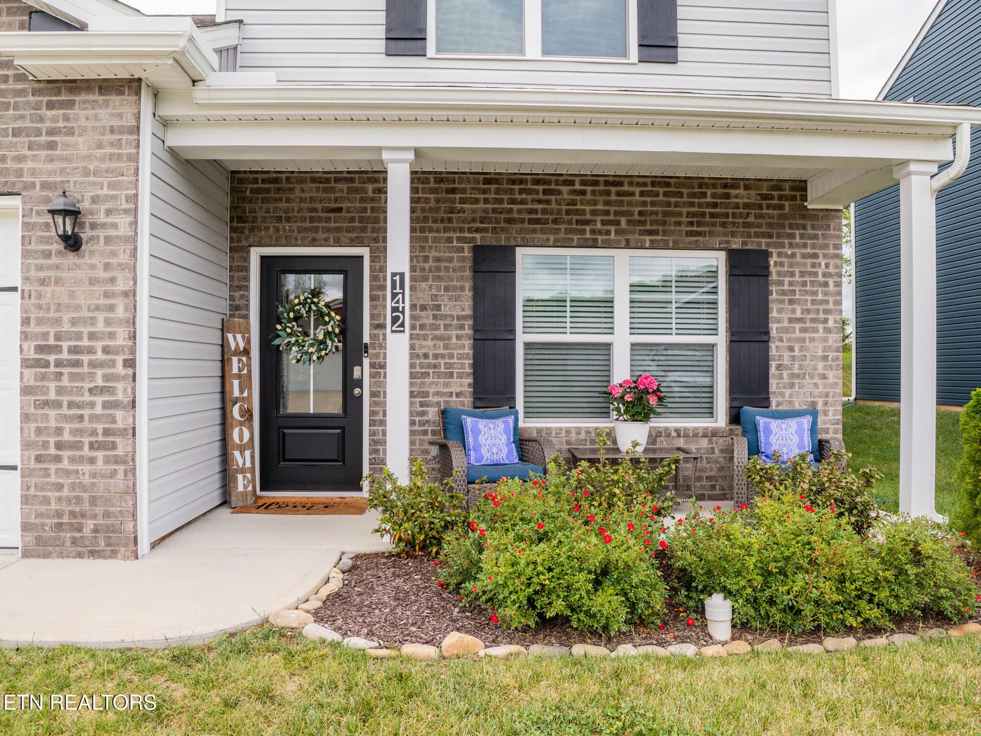 Front Porch - 142 Thistle Drive, Bluff City, TN 37618