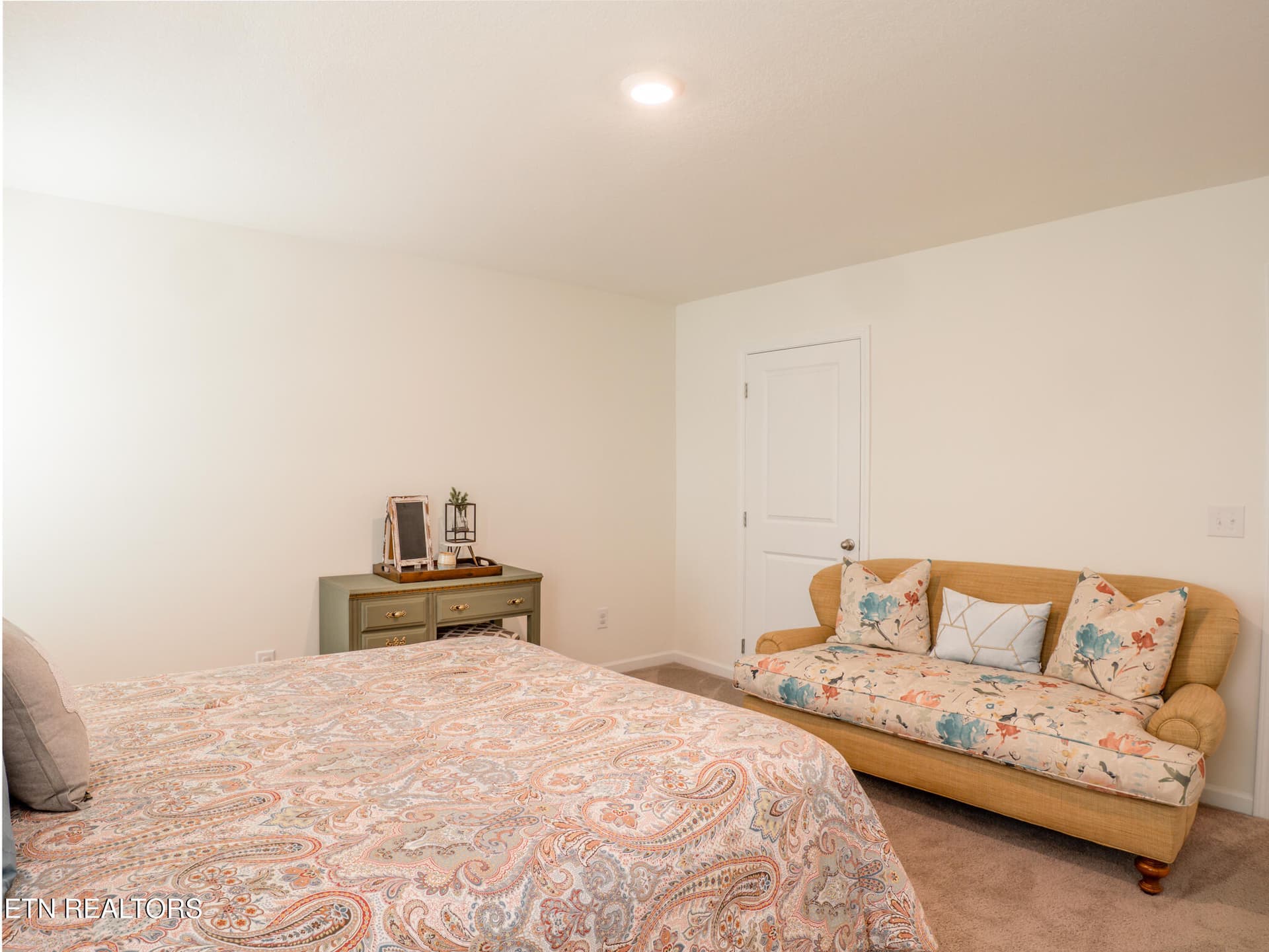 2nd Level Primary Ensuite - 142 Thistle Drive, Bluff City, TN 37618