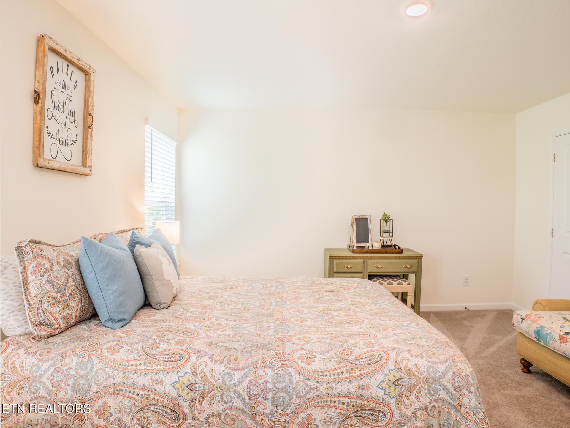 2nd Level Primary Ensuite - 142 Thistle Drive, Bluff City, TN 37618