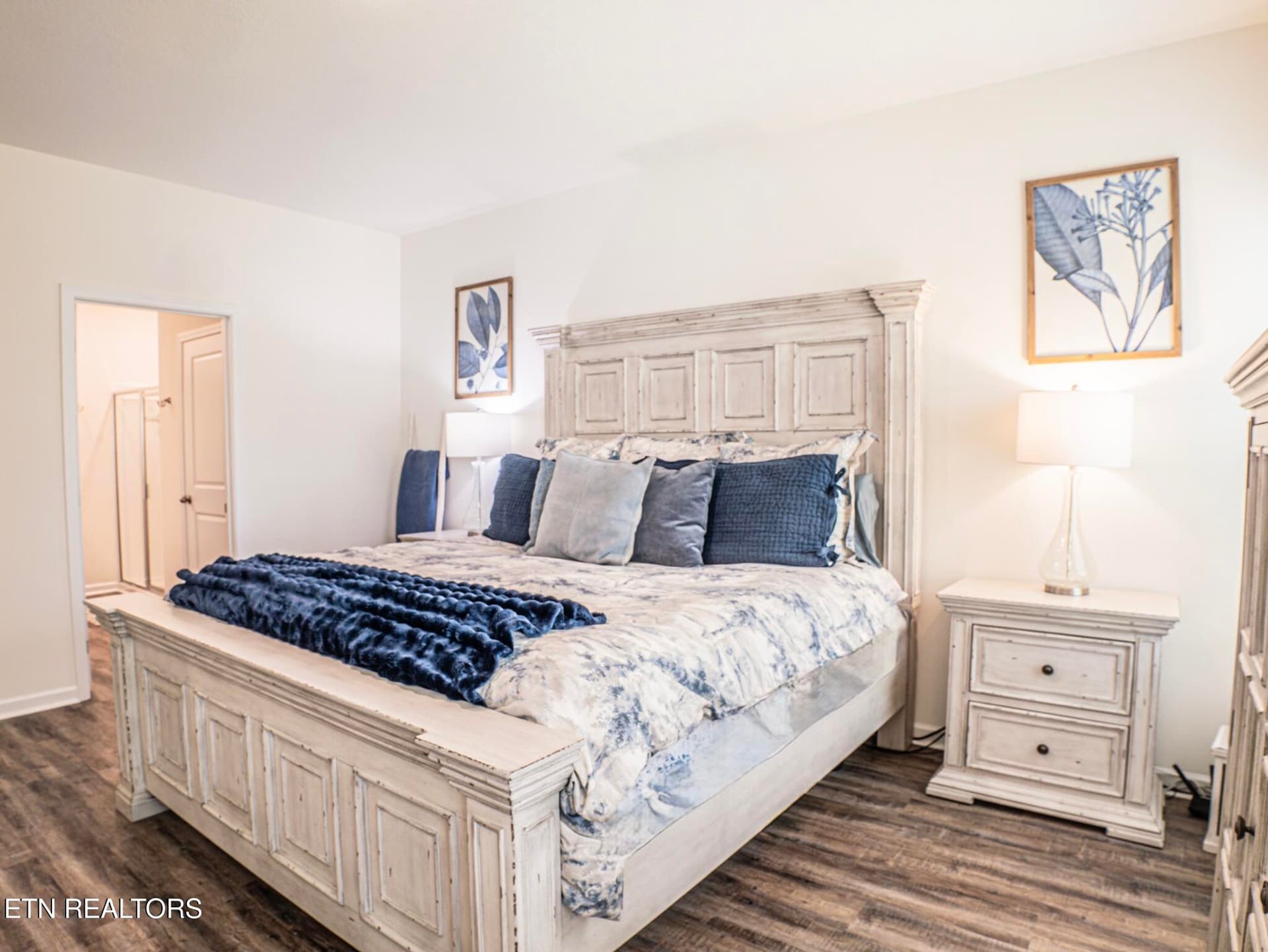 Main Level Owner's Ensuite - 142 Thistle Drive, Bluff City, TN 37618