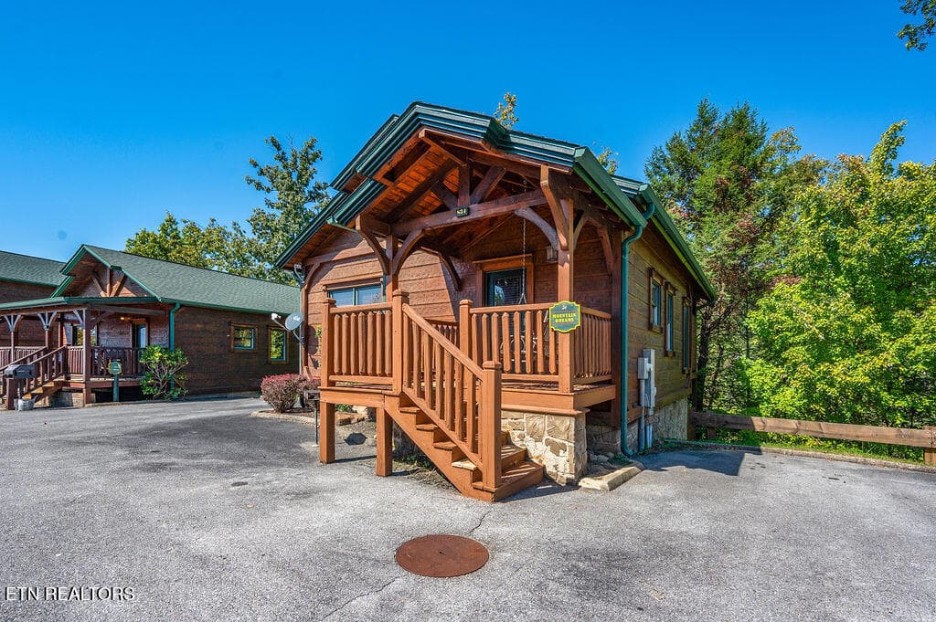 834 Great Smoky Way, Gatlinburg, TN 37738