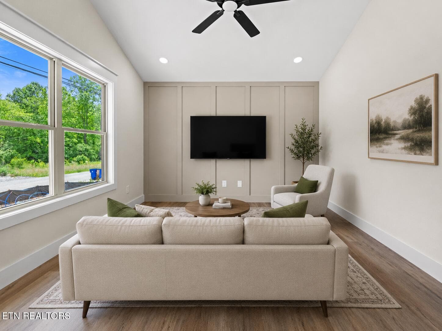 18-print-Blockhouse Living Room - 518 Blockhouse Valley Rd, Clinton, TN 37716