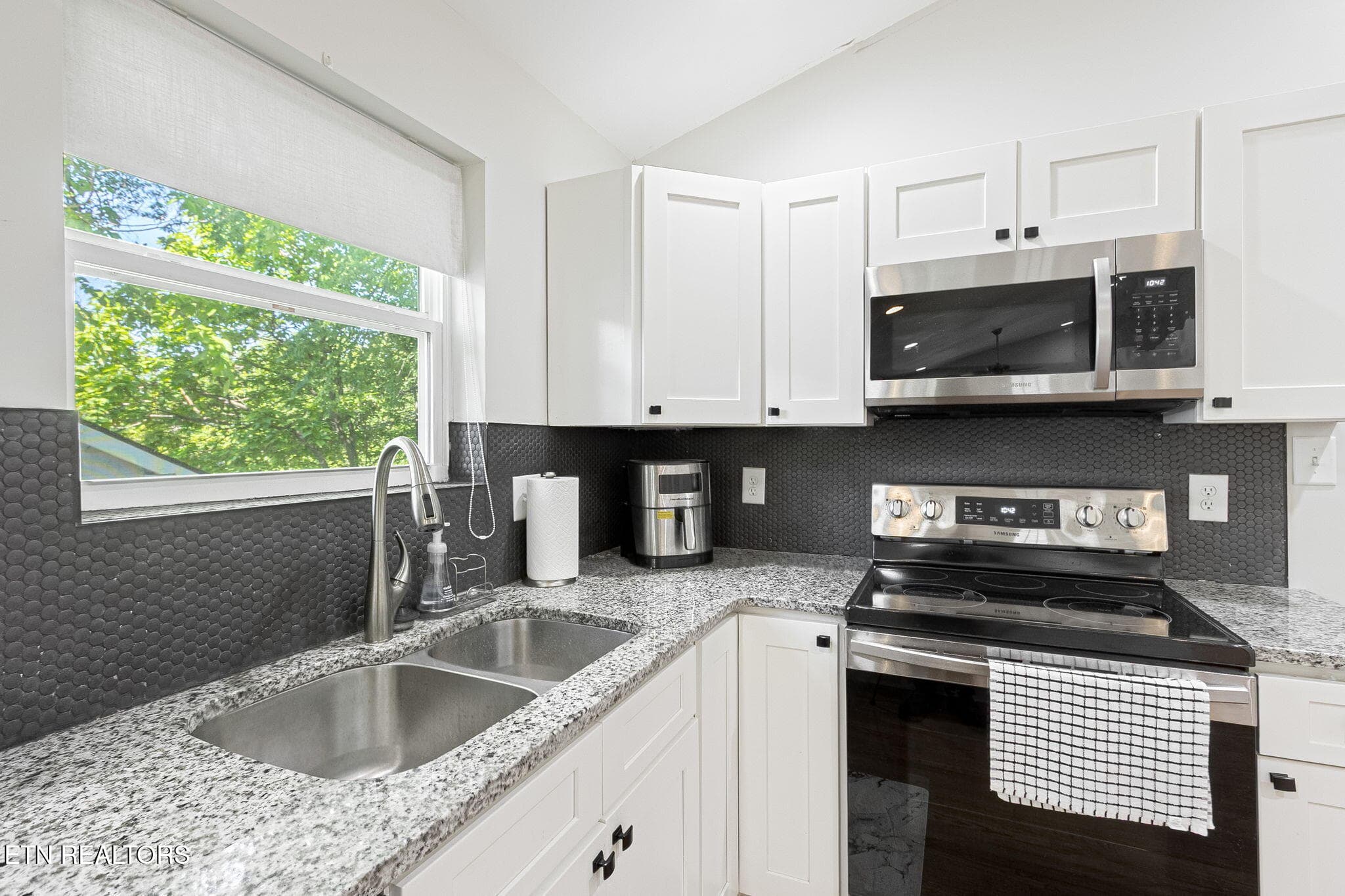 11-web-or-mls-011--FULL - 2029 E 5Th Ave, Knoxville, TN 37917, Knoxville