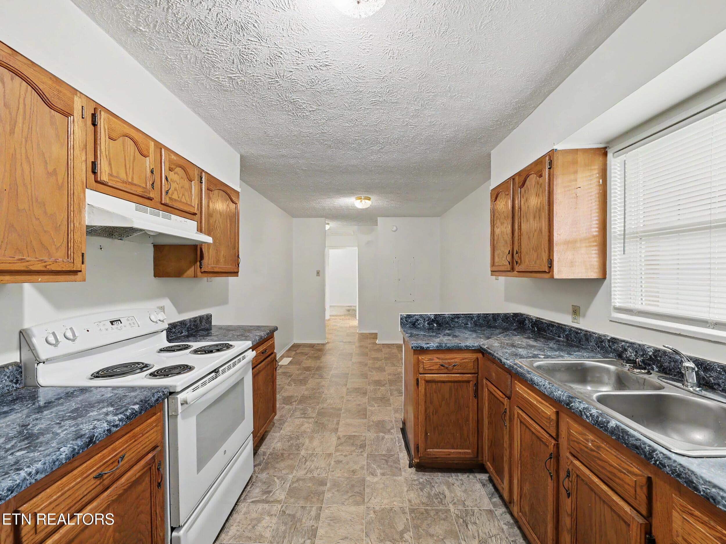 10_img_2937 - 1817 Rosedale Ave, Knoxville, TN 37915, Knoxville