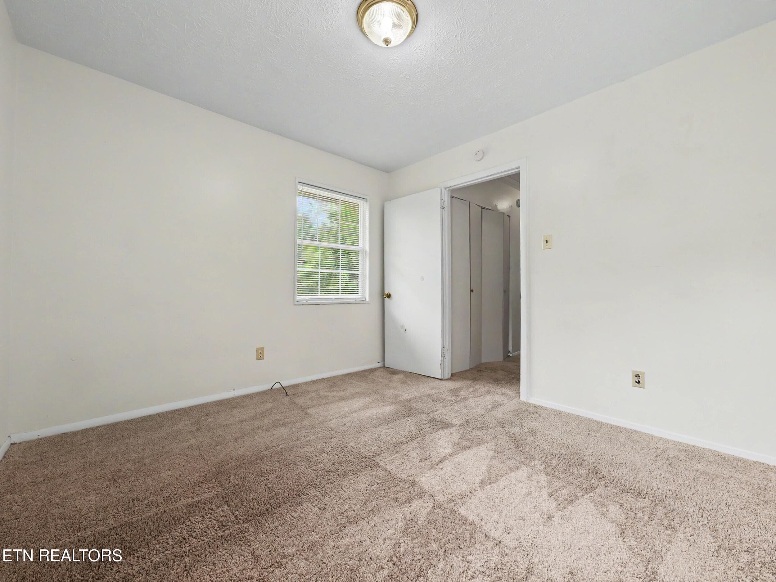 20_img_2986 - 1817 Rosedale Ave, Knoxville, TN 37915, Knoxville