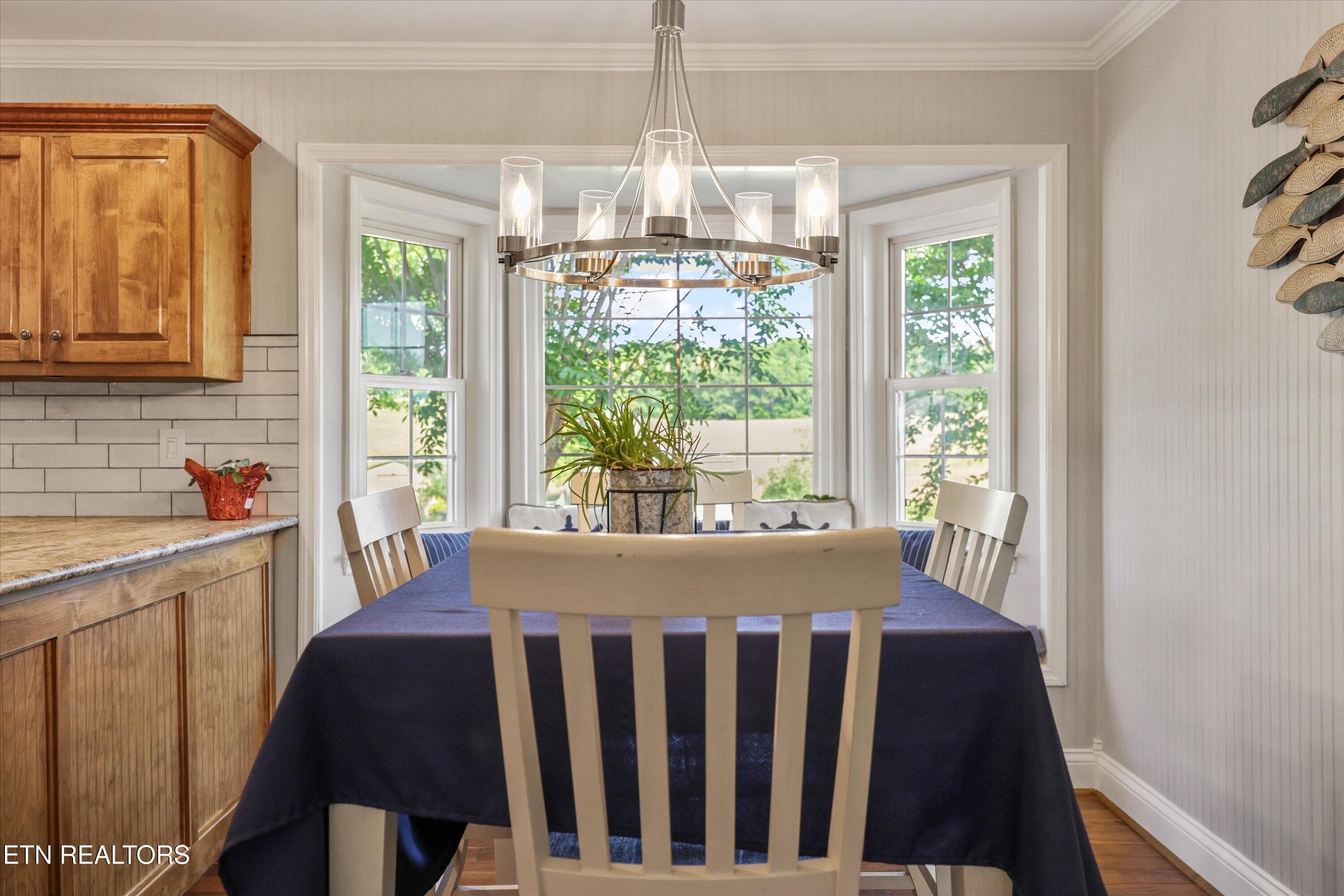 Breakfast Nook - 1167 Sable Rd, Spring City, TN 37381, Spring City