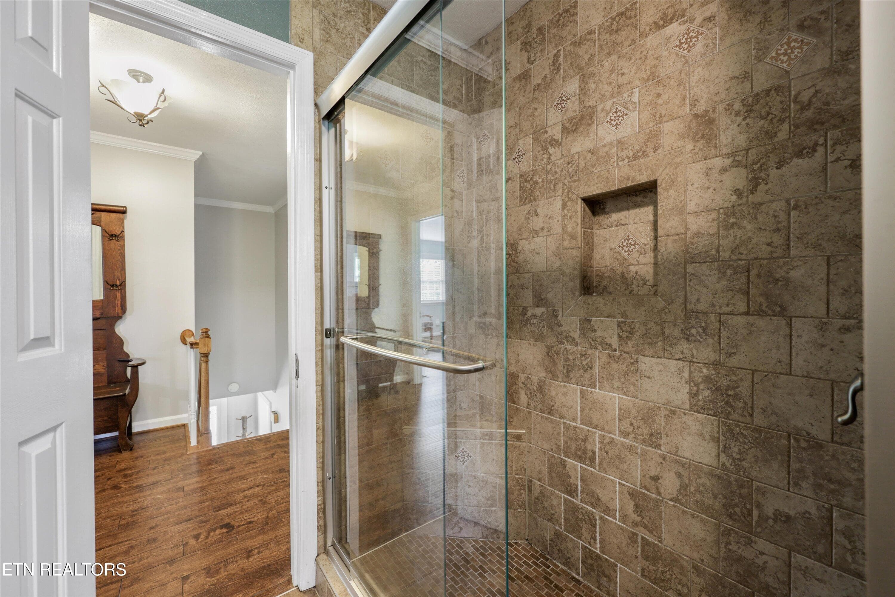 Guest Bath - 1167 Sable Rd, Spring City, TN 37381, Spring City