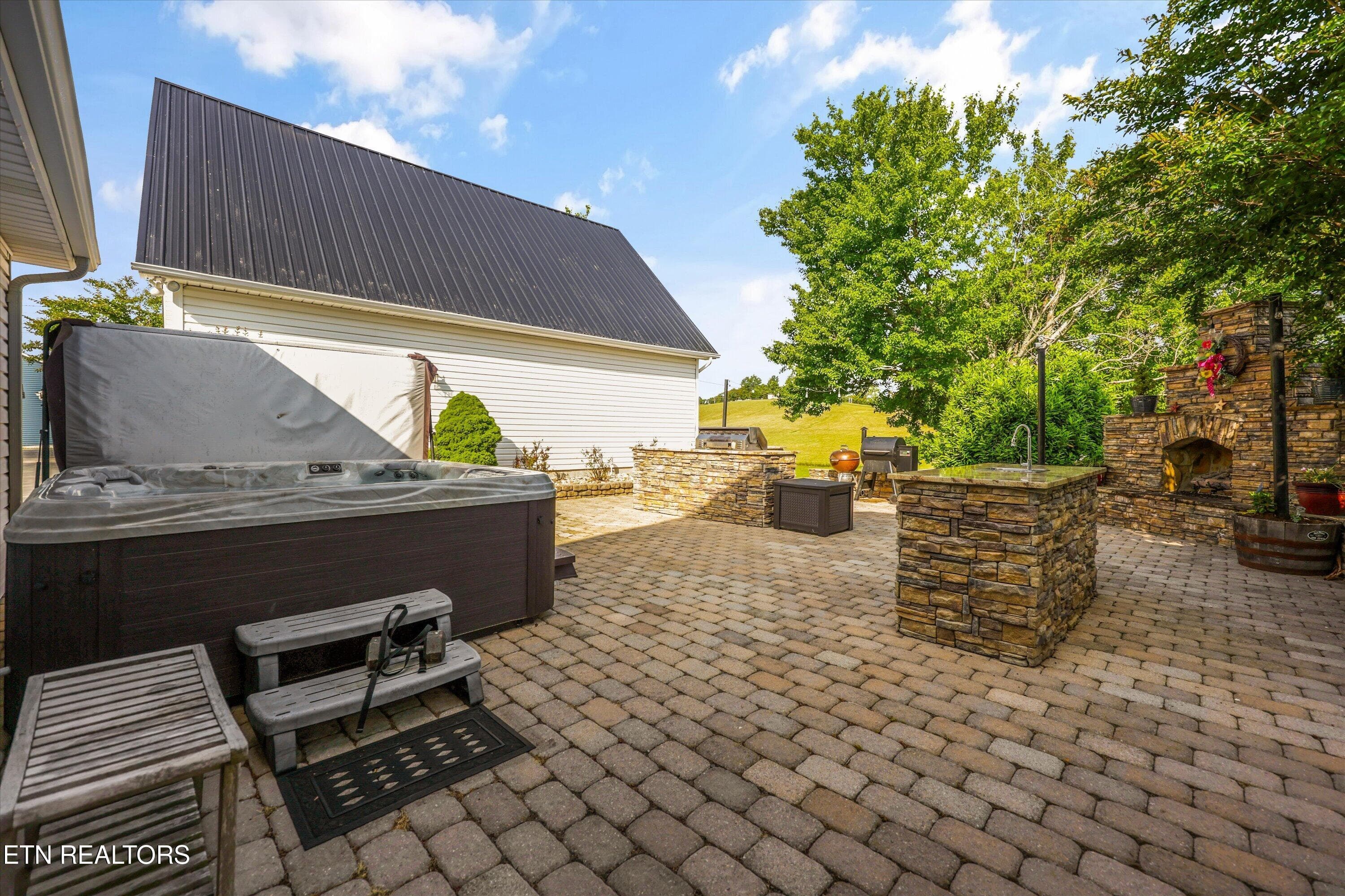 Outdoor Kitchen - 1167 Sable Rd, Spring City, TN 37381, Spring City