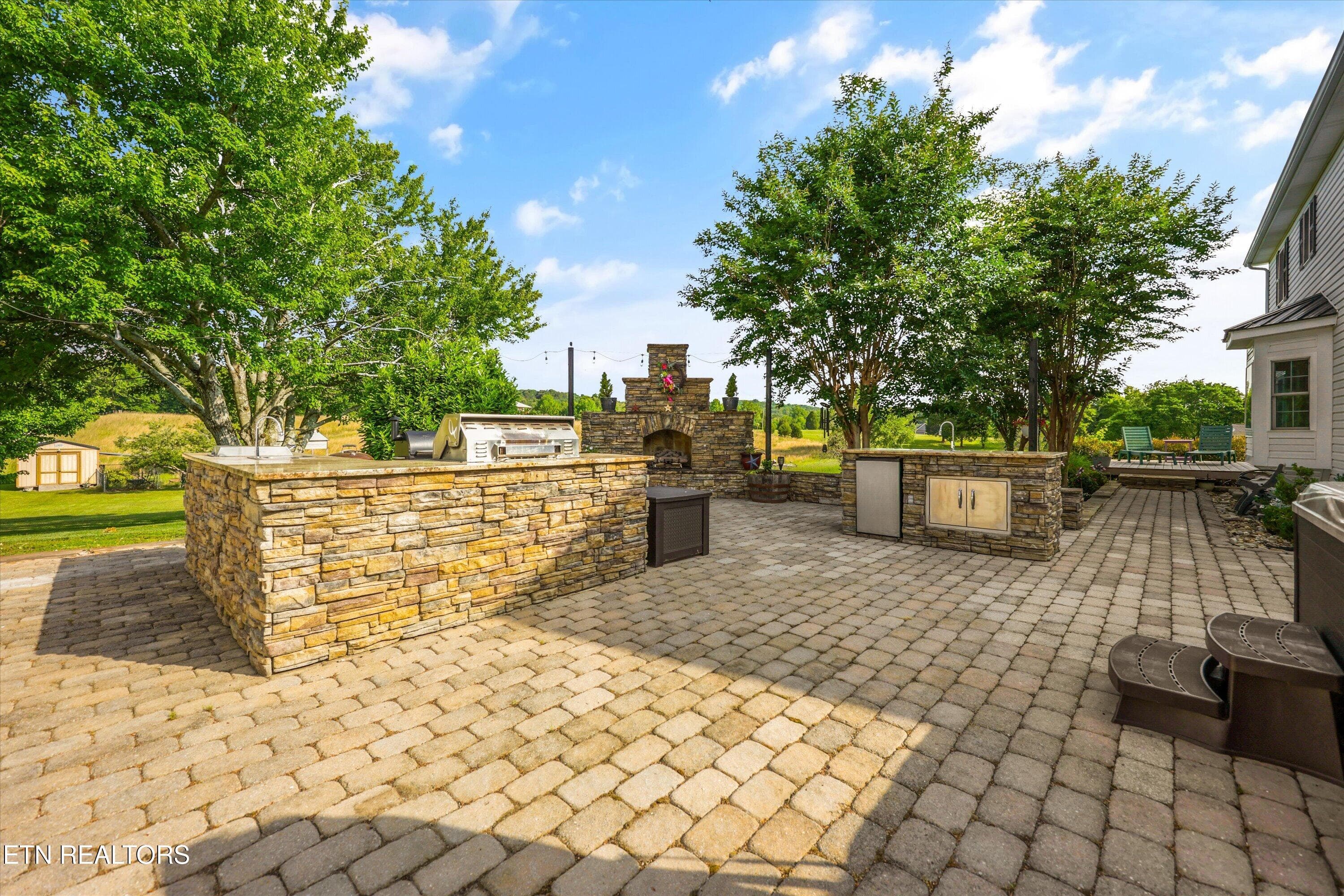 Outdoor Kitchen - 1167 Sable Rd, Spring City, TN 37381, Spring City