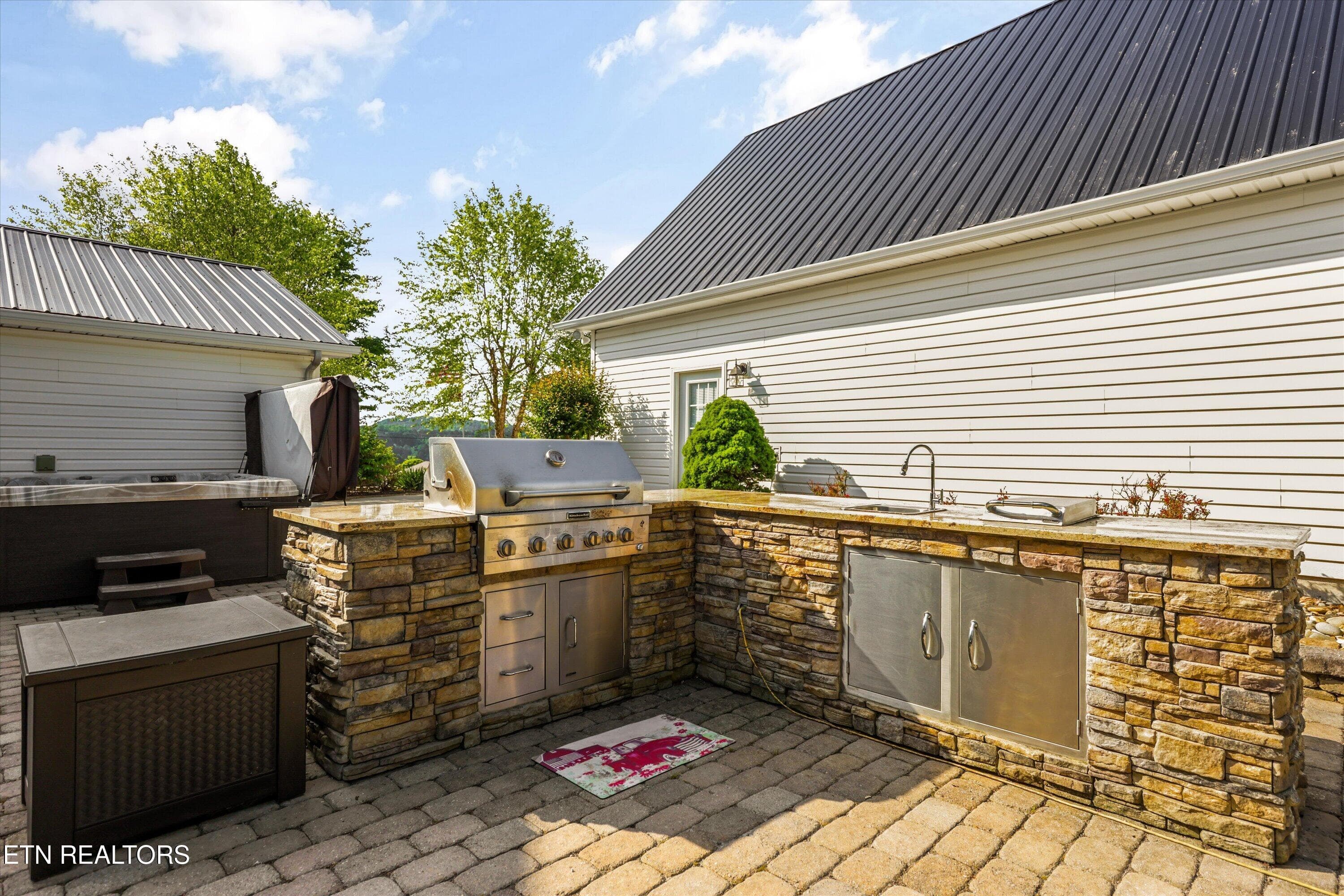 Outdoor Kitchen - 1167 Sable Rd, Spring City, TN 37381, Spring City