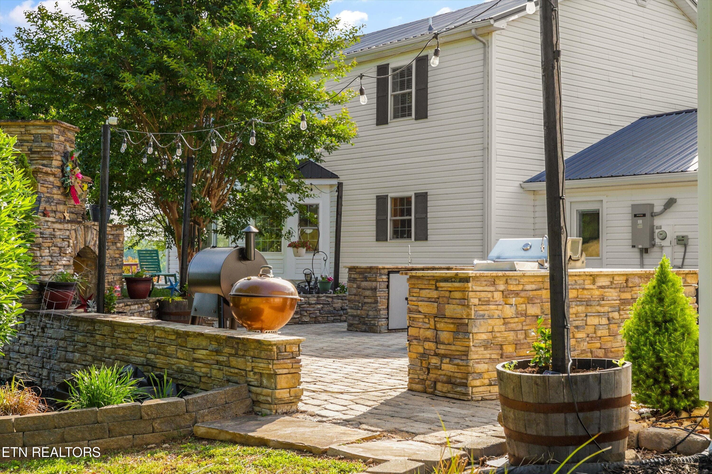 Outdoor Kitchen - 1167 Sable Rd, Spring City, TN 37381, Spring City