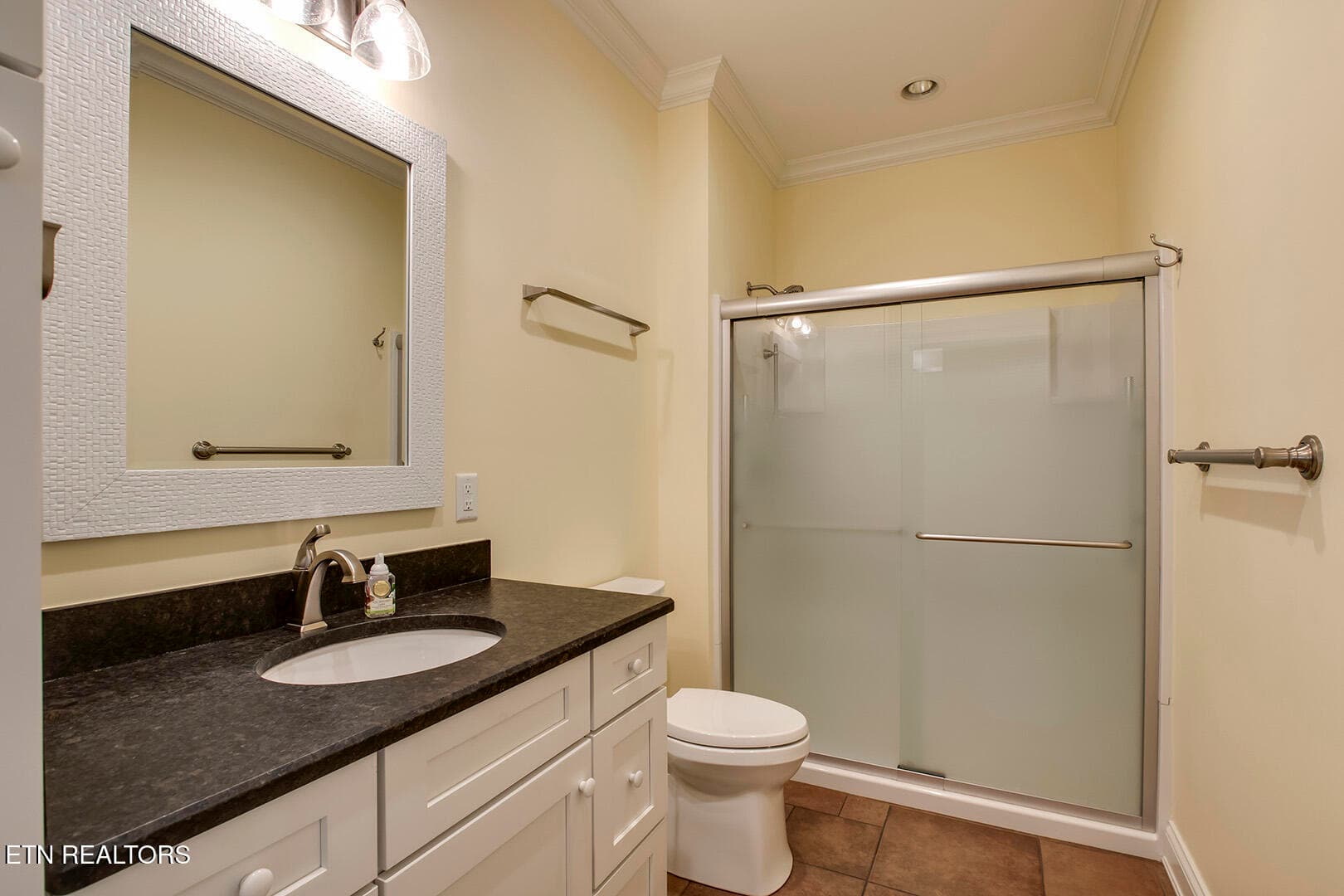 27_EmoryChurchRoad_917_GuestBath1 - 917 Emory Church Rd, Knoxville, TN 37922
