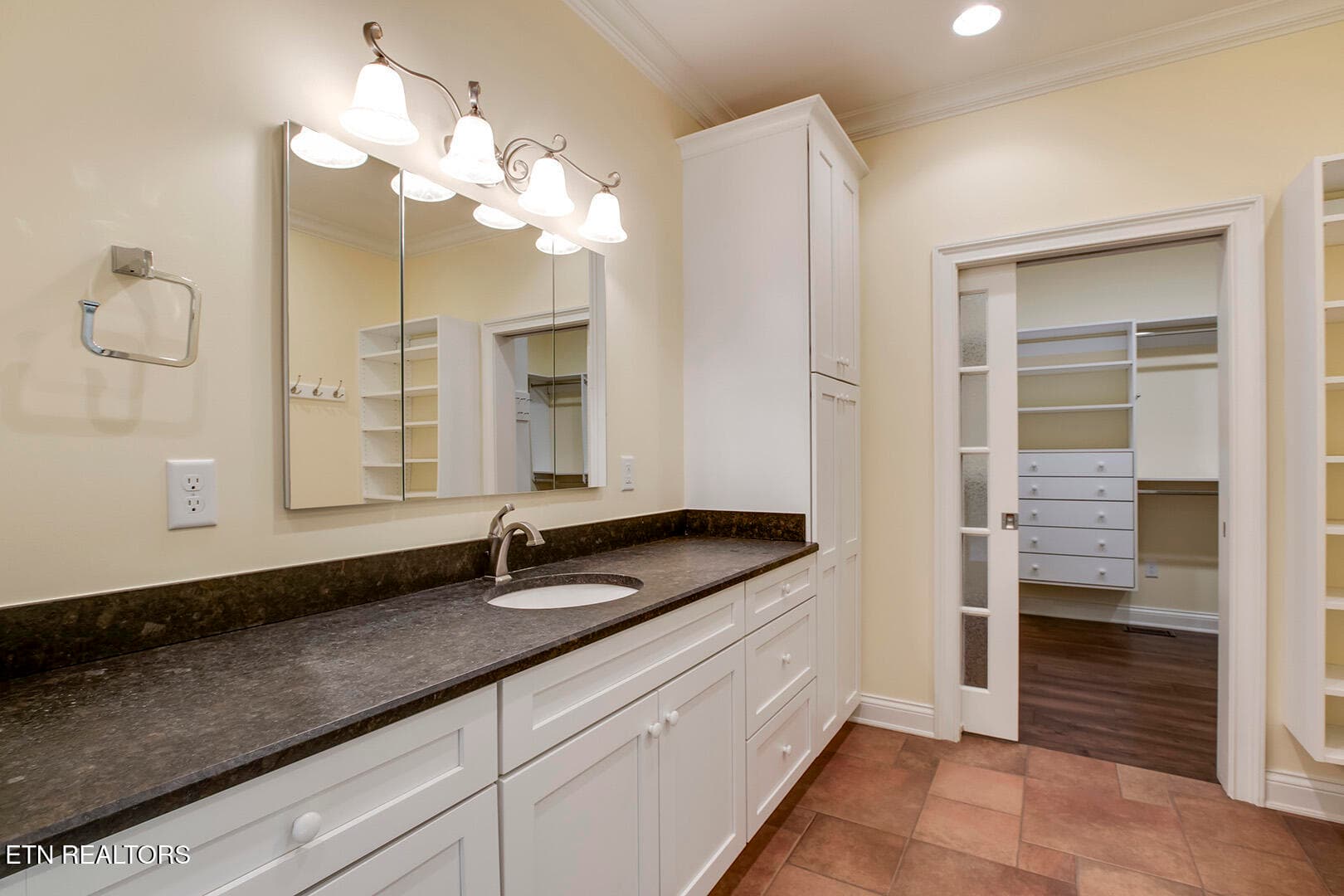 29_EmoryChurchRoad_917_GuestBath2 - 917 Emory Church Rd, Knoxville, TN 37922