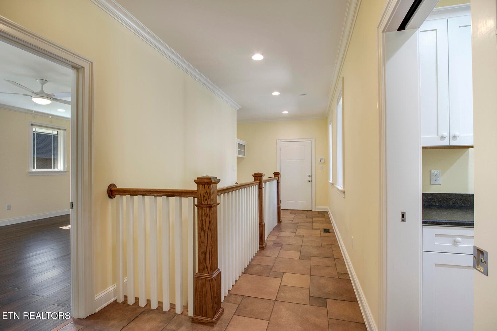 32_EmoryChurchRoad_917_GarageHall01 - 917 Emory Church Rd, Knoxville, TN 37922