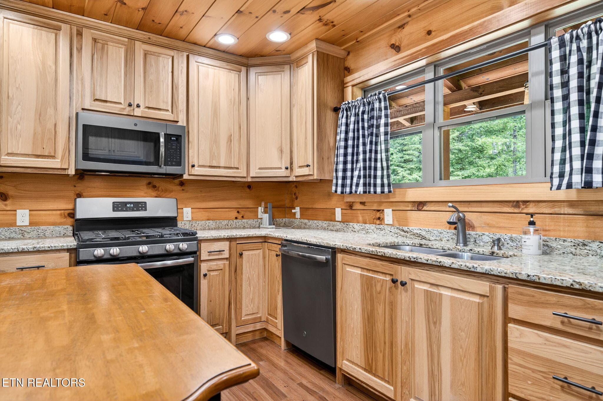 38-web-or-mls-704 White Oak Rd_181_TNPC - 704 White Oak Rd, Monterey, TN 38574, Monterey