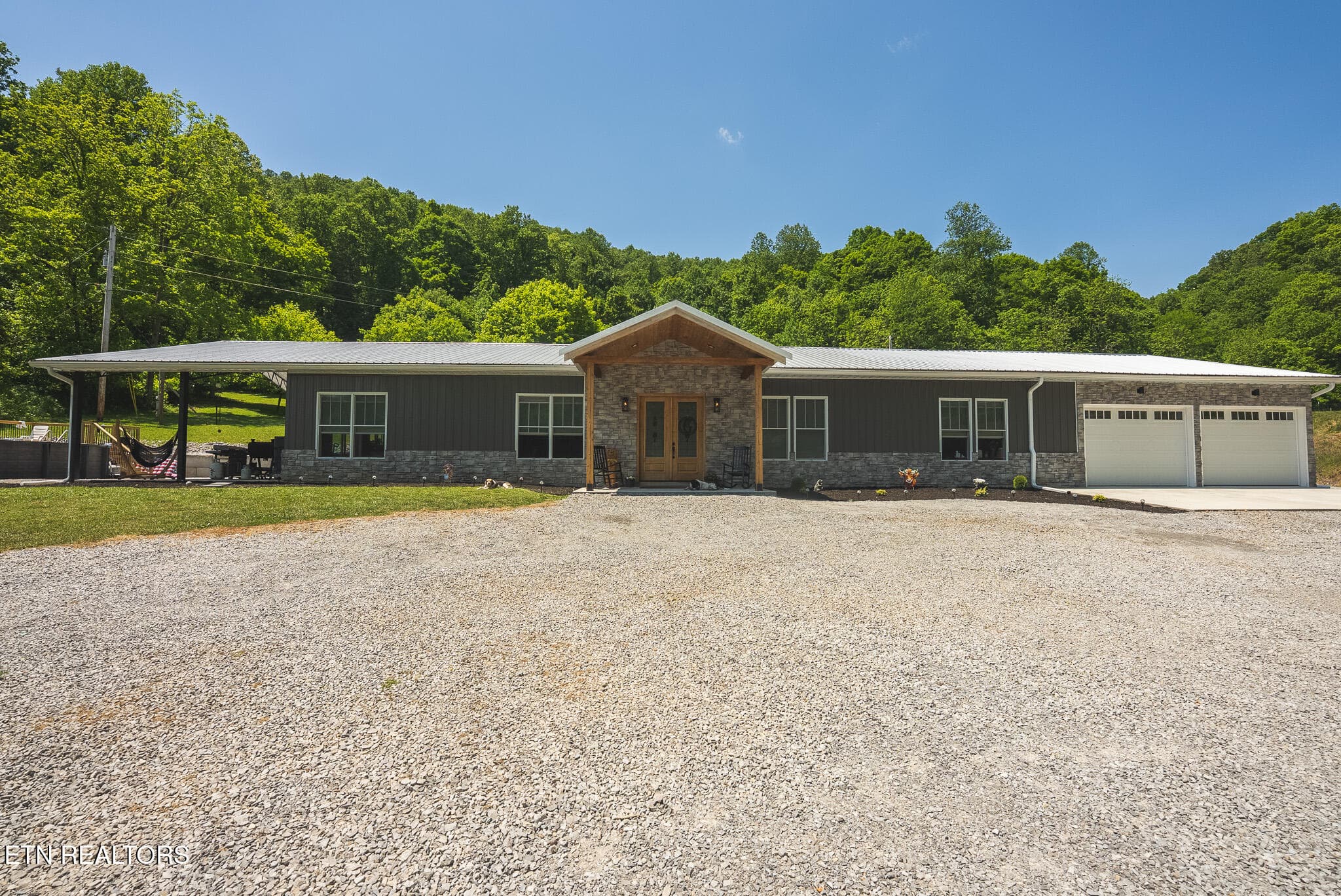 622 Earls Hollow Rd, Speedwell, TN 37870