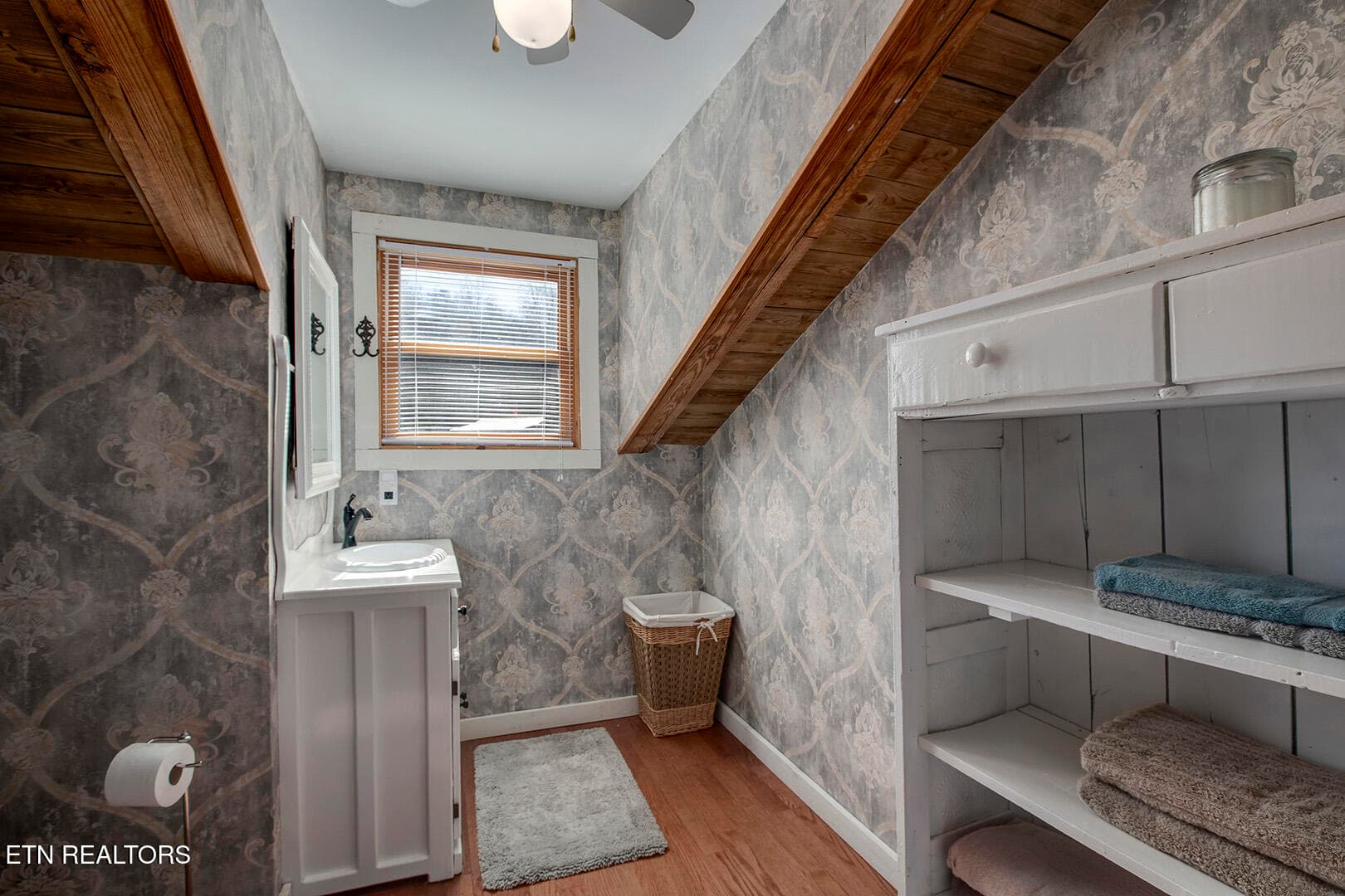 27_RiverRoad_4368_GuestBath - 4368 River Rd, Ten Mile, TN 37880