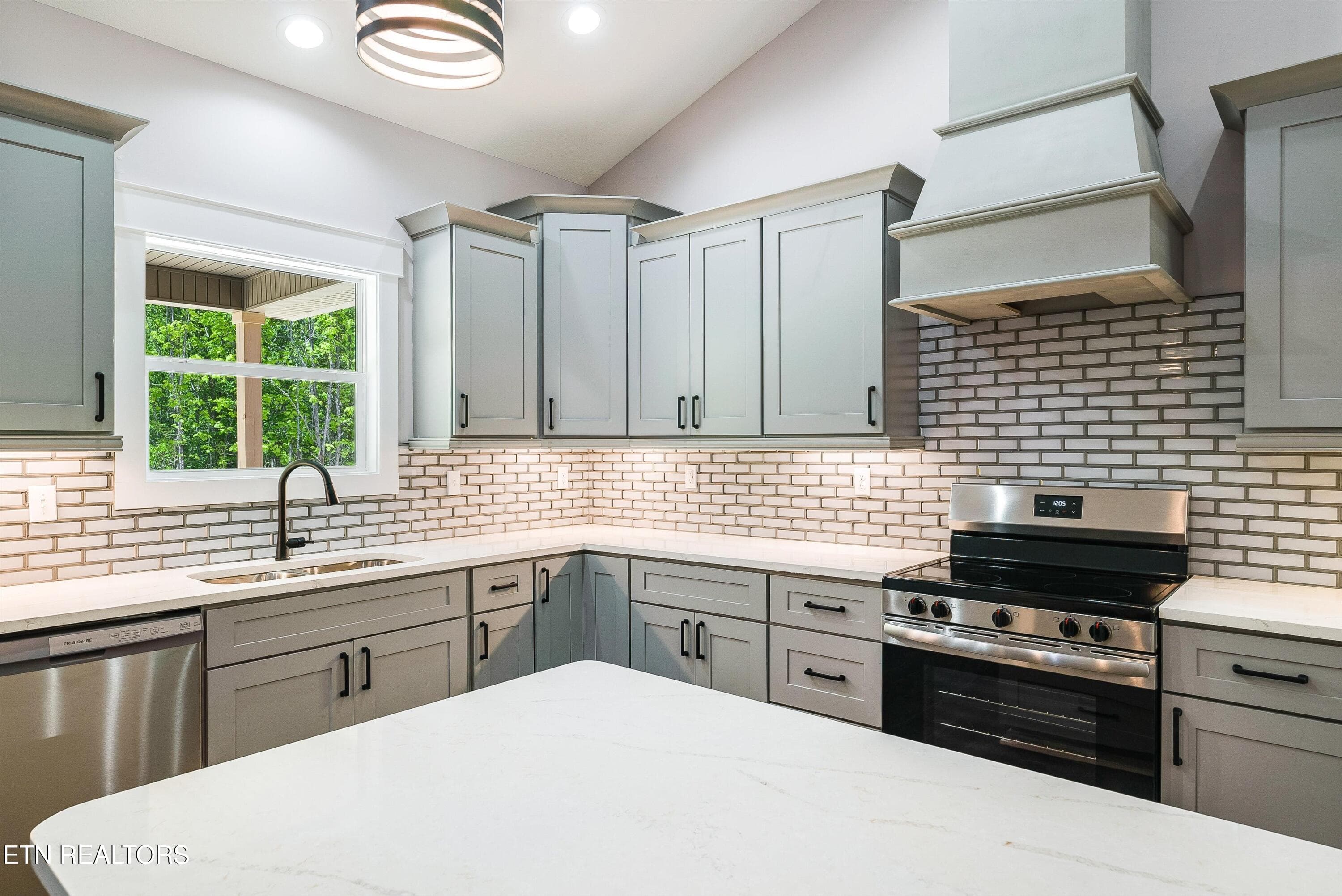 15-1038SLinden-15 - 1038 N Linden Drive, Alcoa, TN 37701, Alcoa