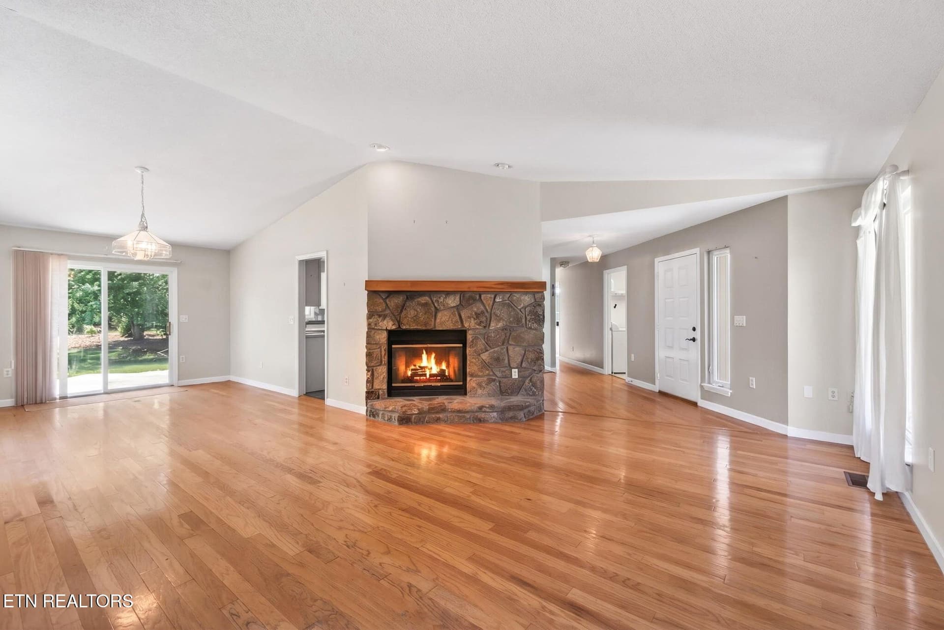 15-web-or-mls-19 Thames Ct_9 - 19 Thames Court, Crossville, TN 38558