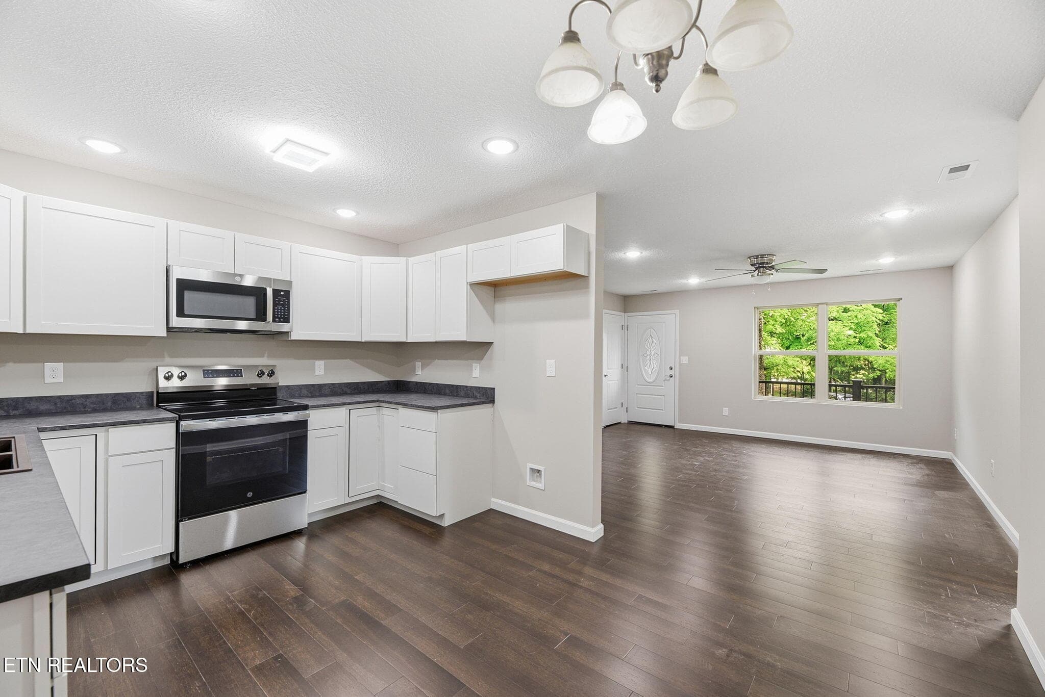 513 kitchen 2 - 513 Hillcrest St, Clinton, TN 37716