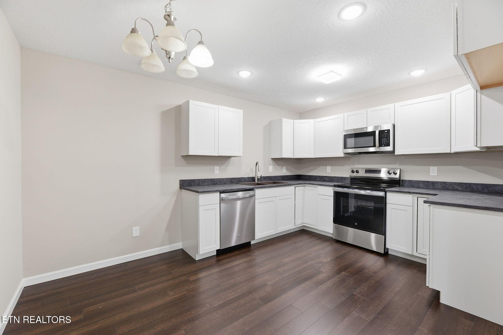 513 kitchen - 513 Hillcrest St, Clinton, TN 37716