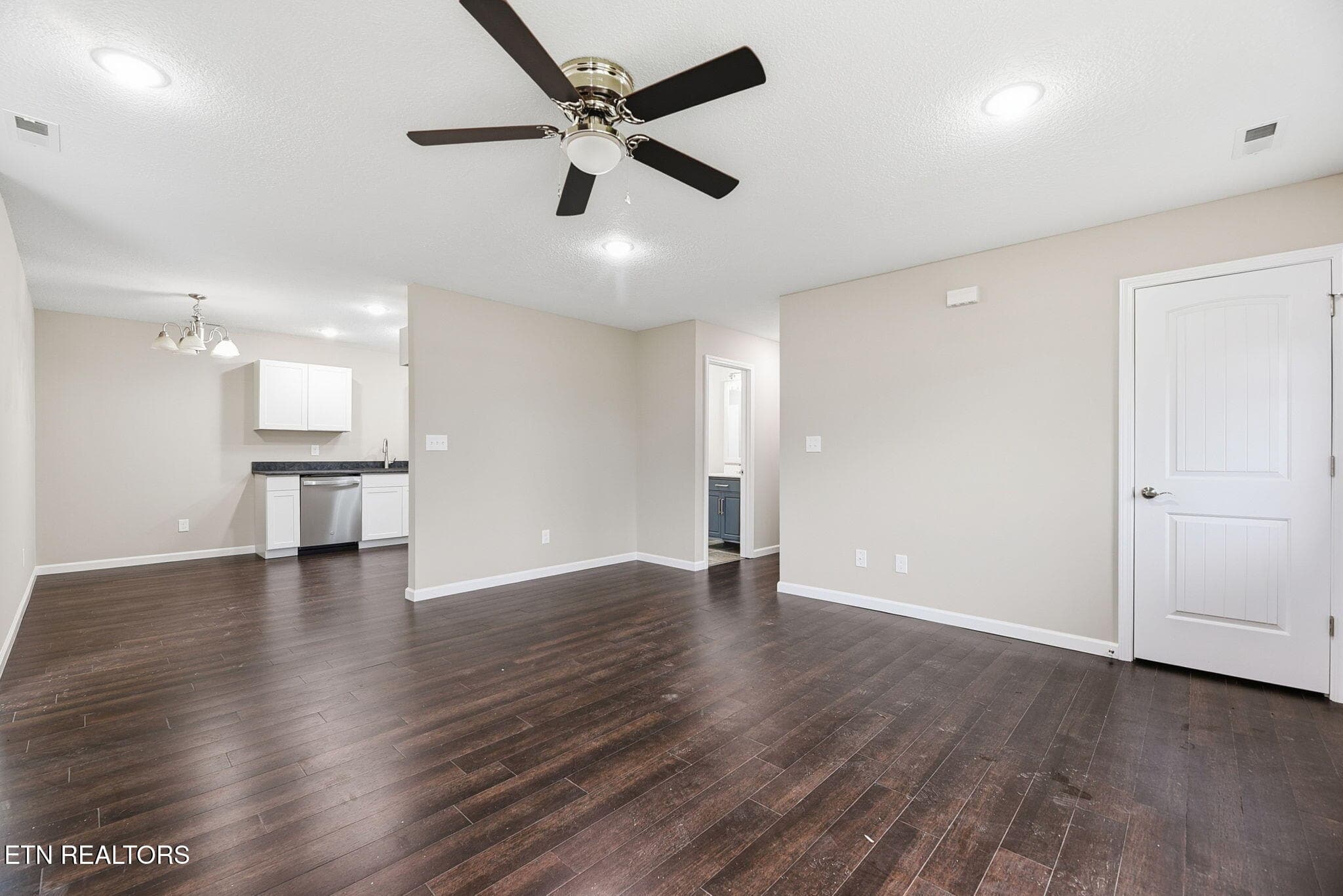 513 lr 2 - 513 Hillcrest St, Clinton, TN 37716