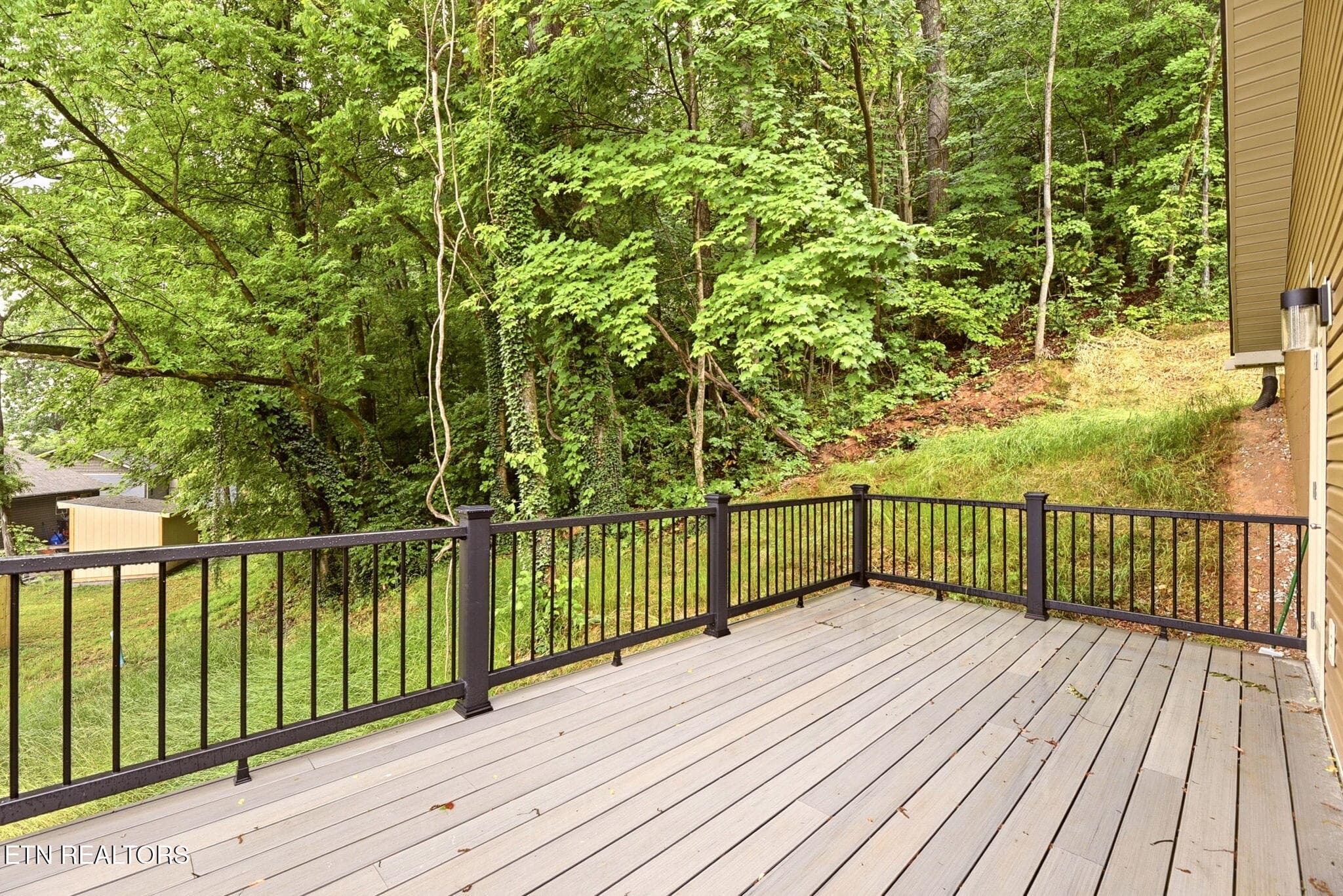 513 deck - 513 Hillcrest St, Clinton, TN 37716