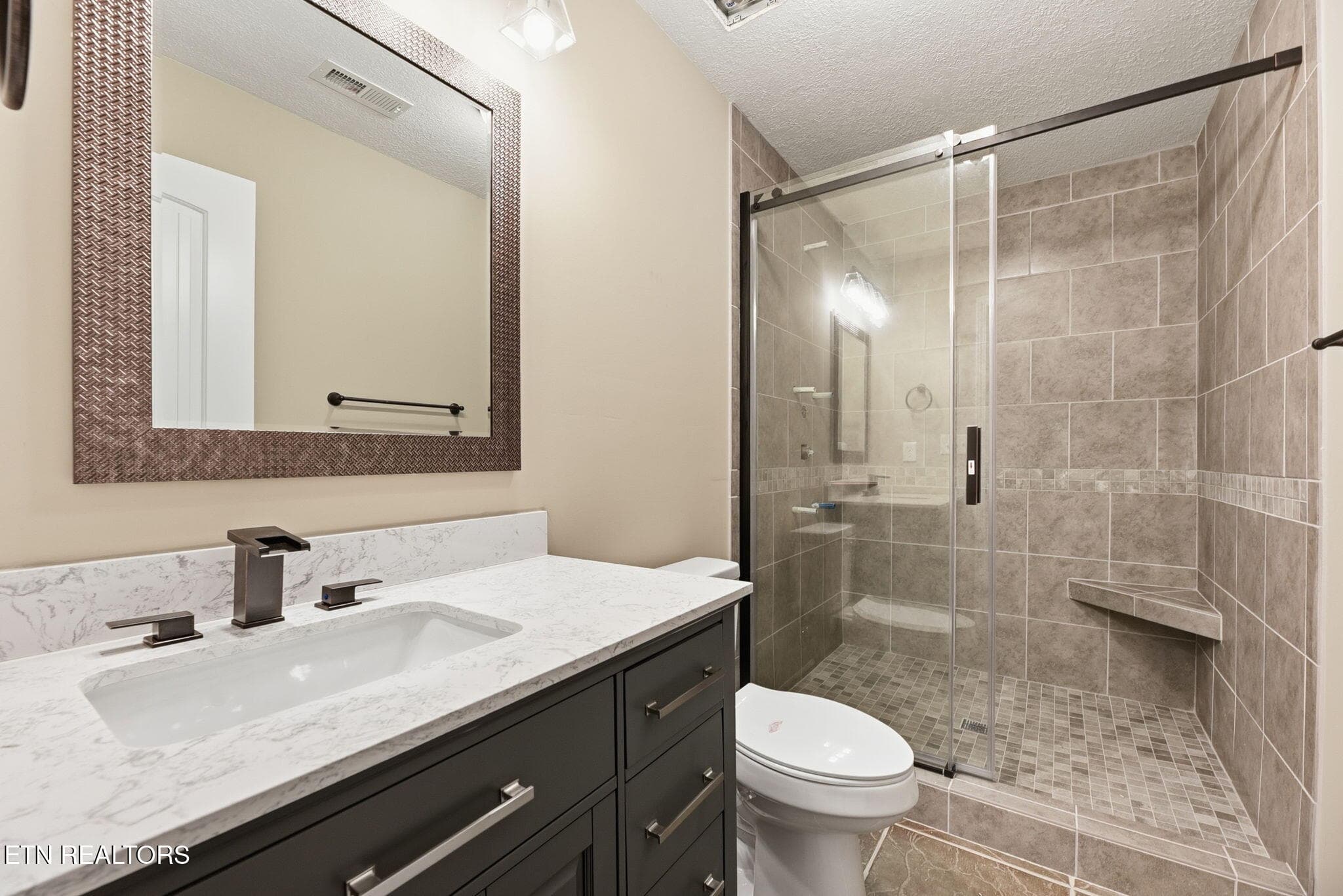 513 primary bath - 513 Hillcrest St, Clinton, TN 37716