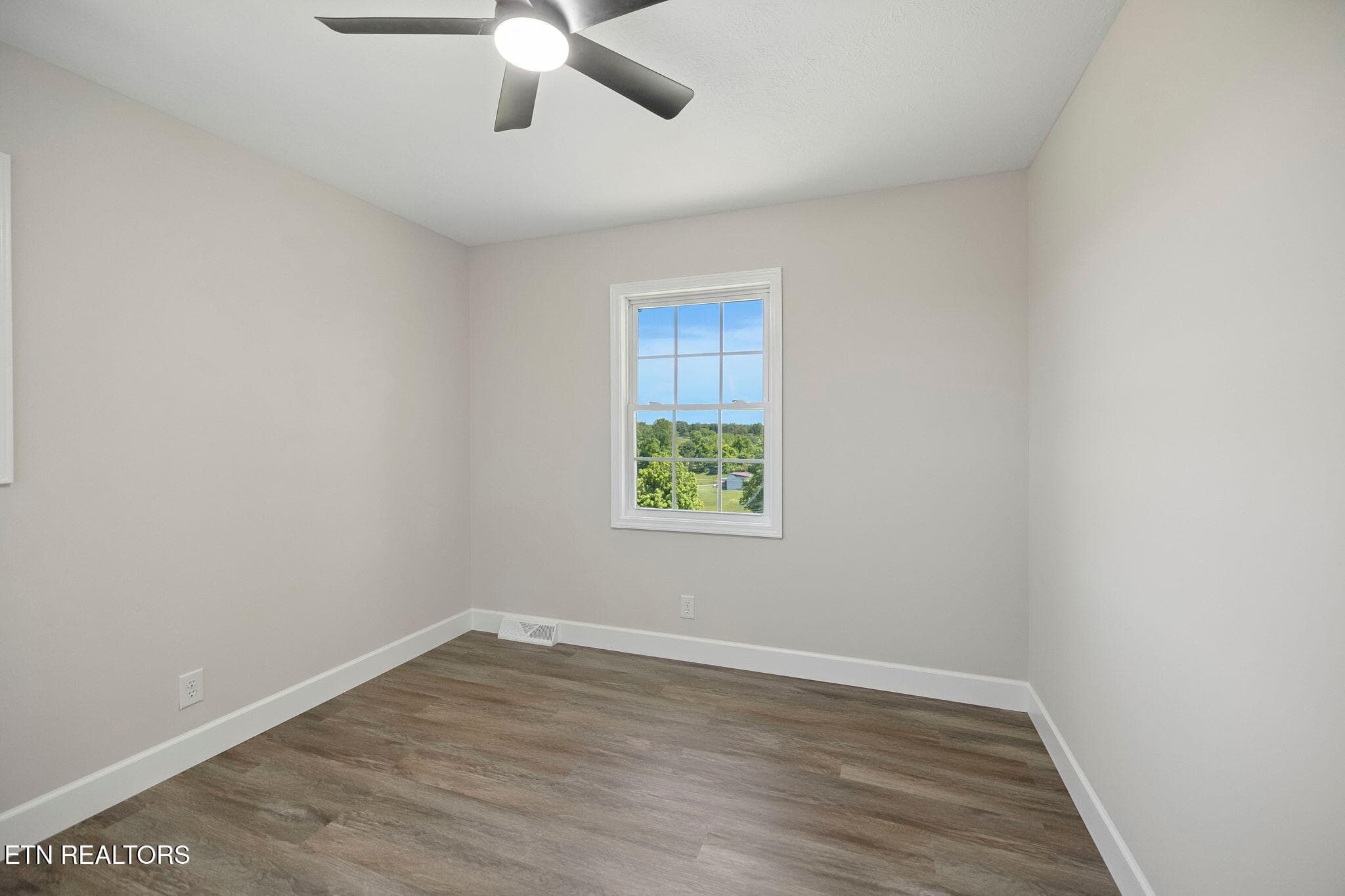 25-2245 Pinecrest Rd - 025 - 2245 Pinecrest Rd, Jacksboro, TN 37757