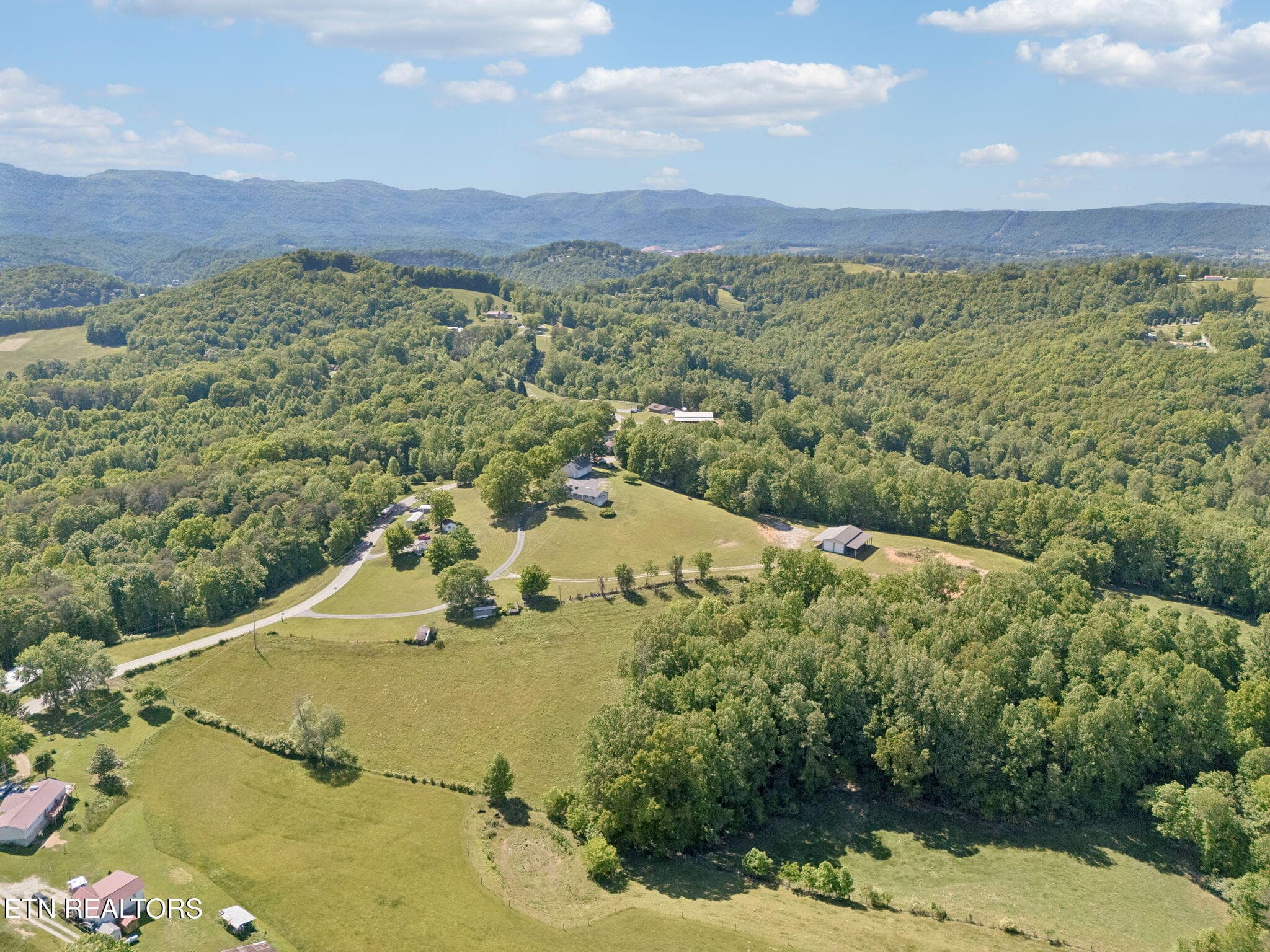 70-2245 Pinecrest Rd - 070 - 2245 Pinecrest Rd, Jacksboro, TN 37757
