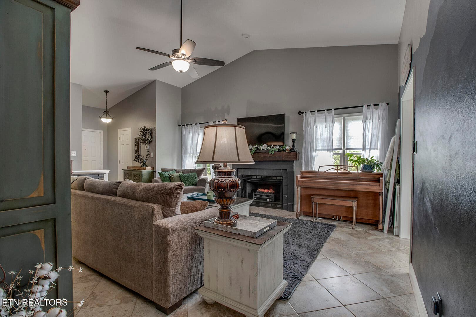 21_PoteauTrace_101_Living05 - 101 Poteau Trace, Loudon, TN 37774