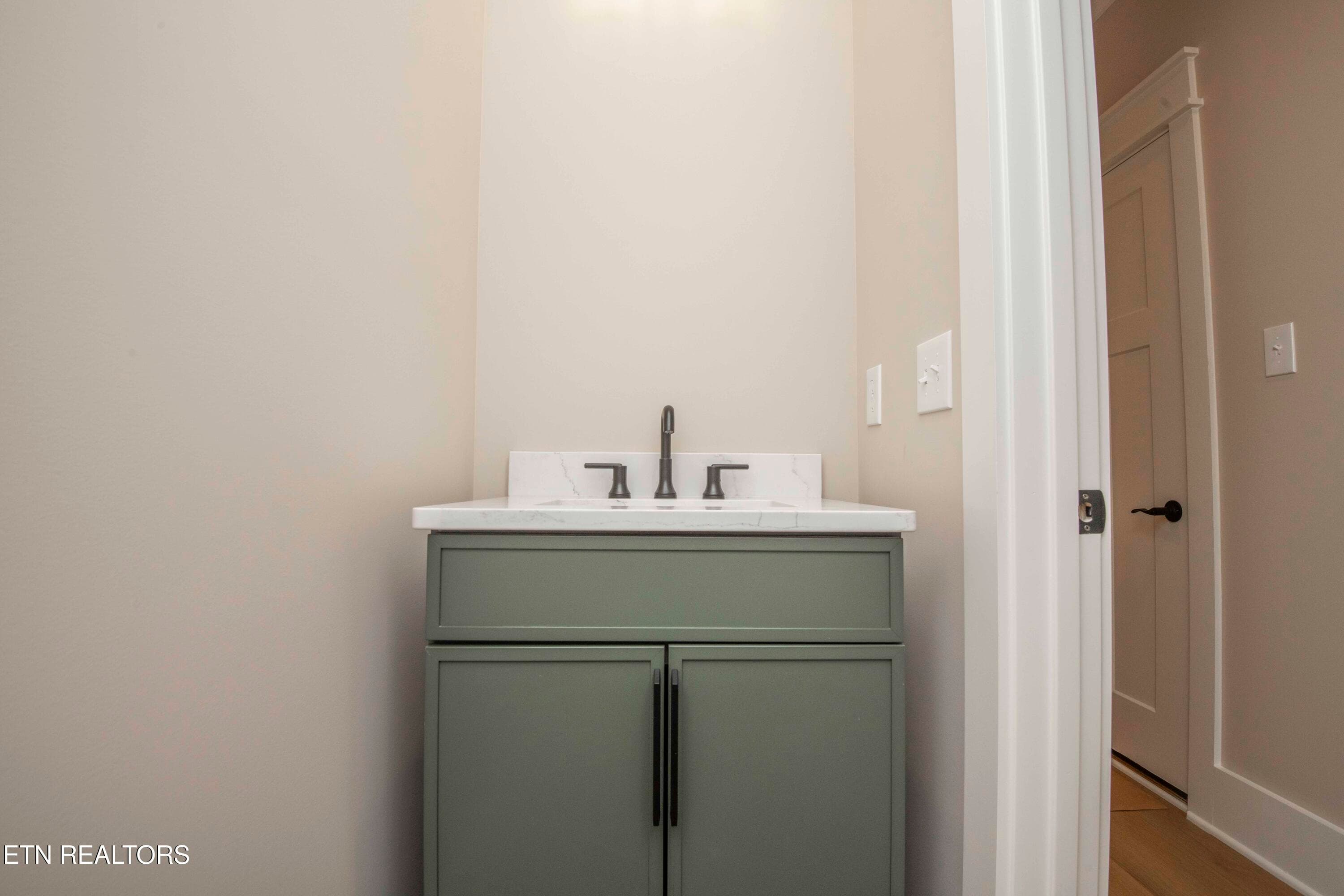 half bath_1 - 722 Eaglehorne Lane, Knoxville, TN 37909, Knoxville