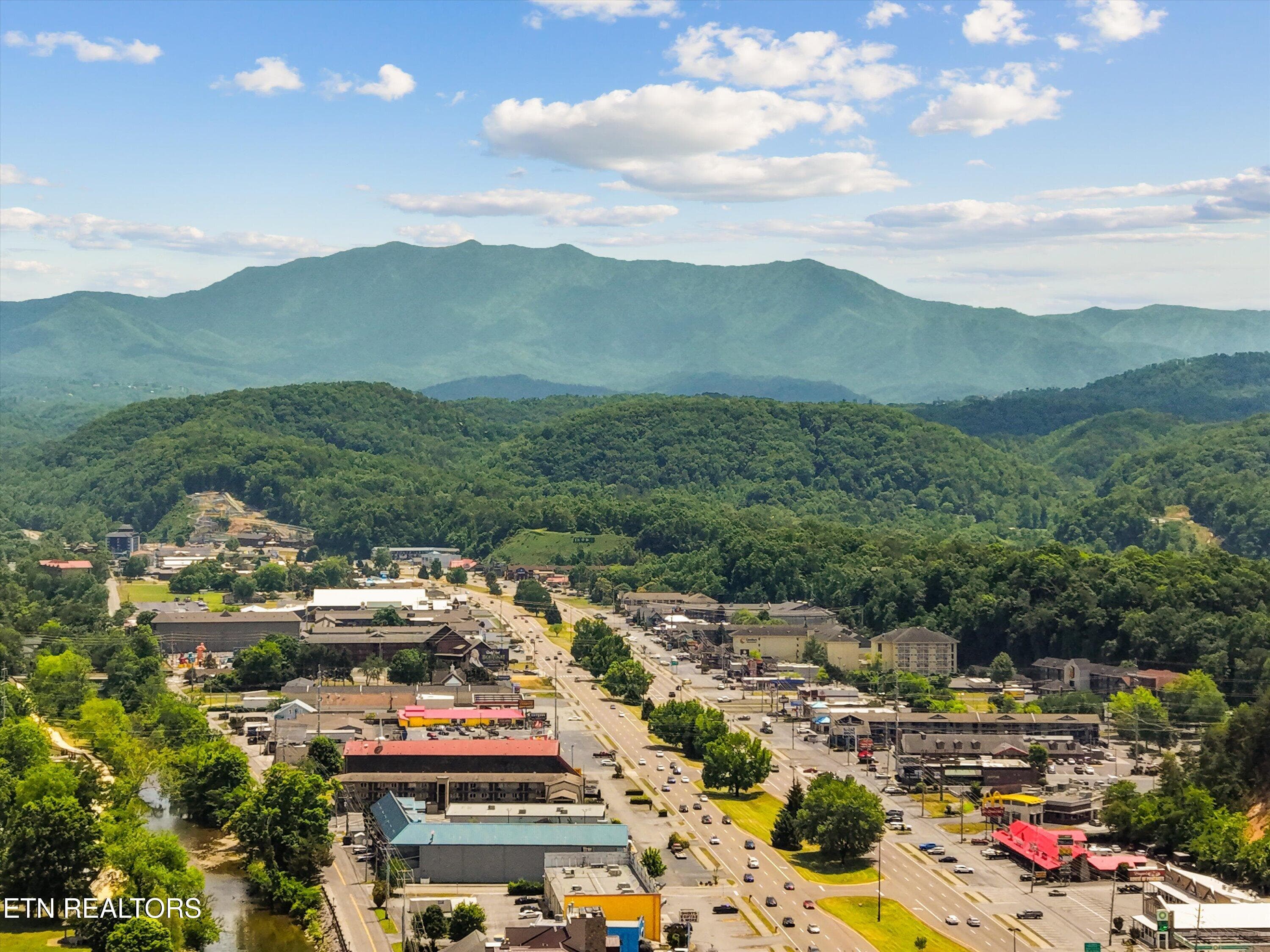 32-3215 N River Rd Unit 502 27 - 3215 N River Rd 502, Pigeon Forge, TN 37863, Pigeon Forge