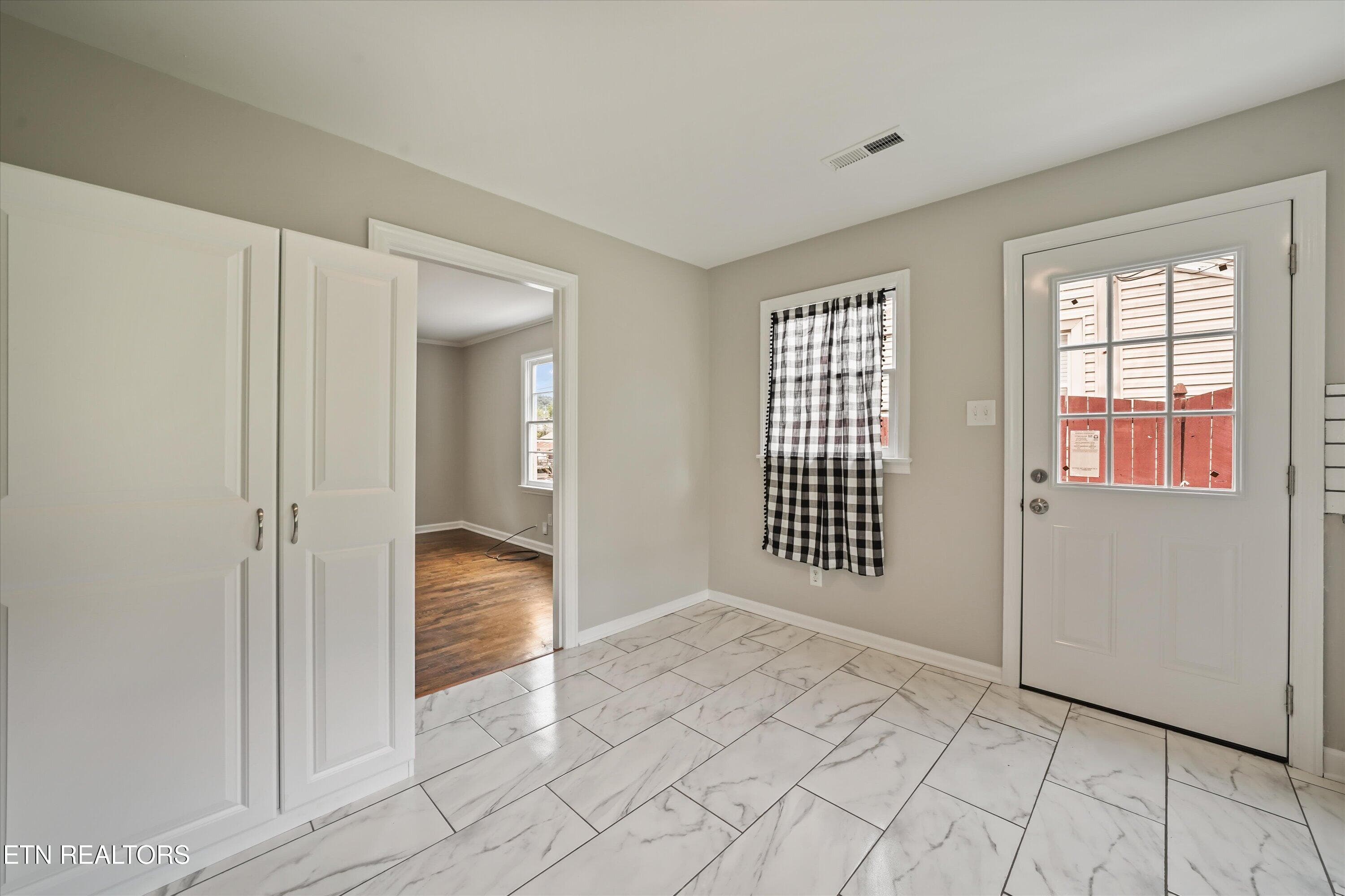 17-130 Oglewood Ave 12 - 130 Oglewood Ave, Knoxville, TN 37917, Knoxville