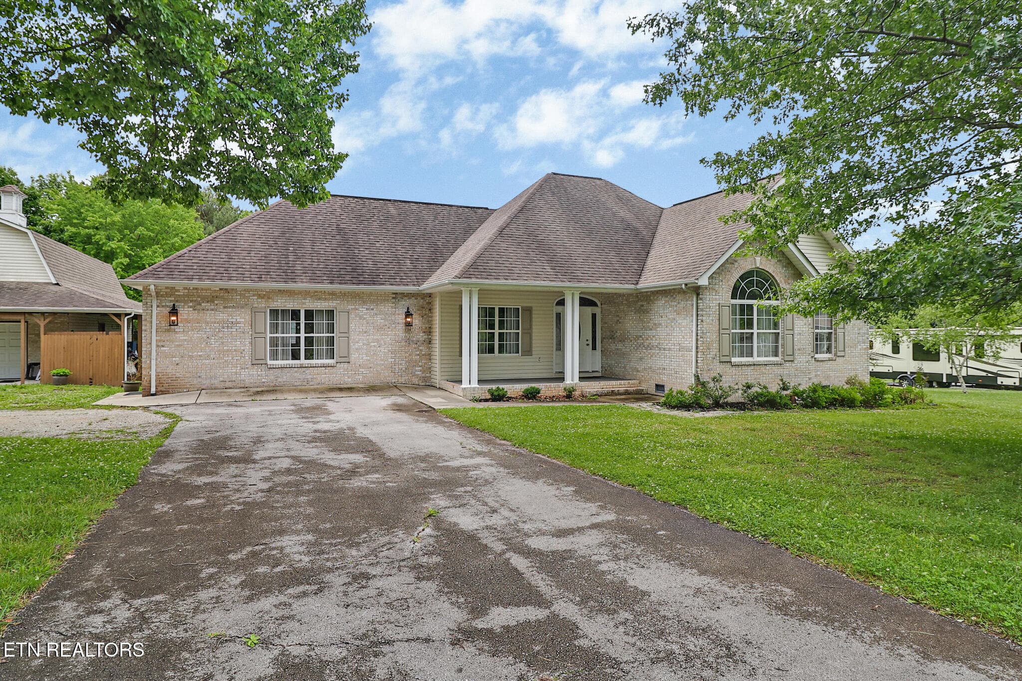 809 Buffalo Tr, Clarkrange, TN 38553