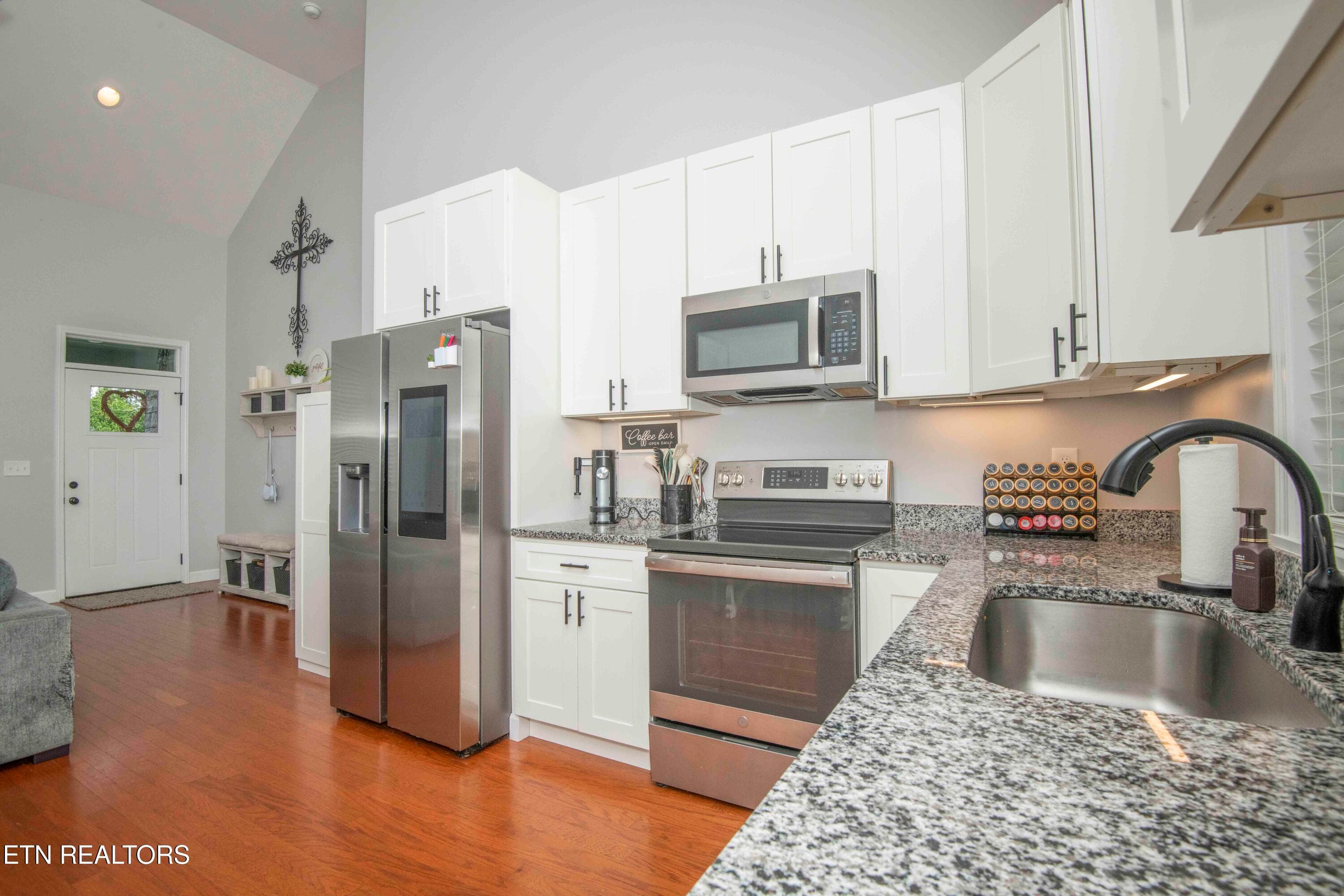 kitchen 4_1 - 524 Westbury Drive, Clinton, TN 37716