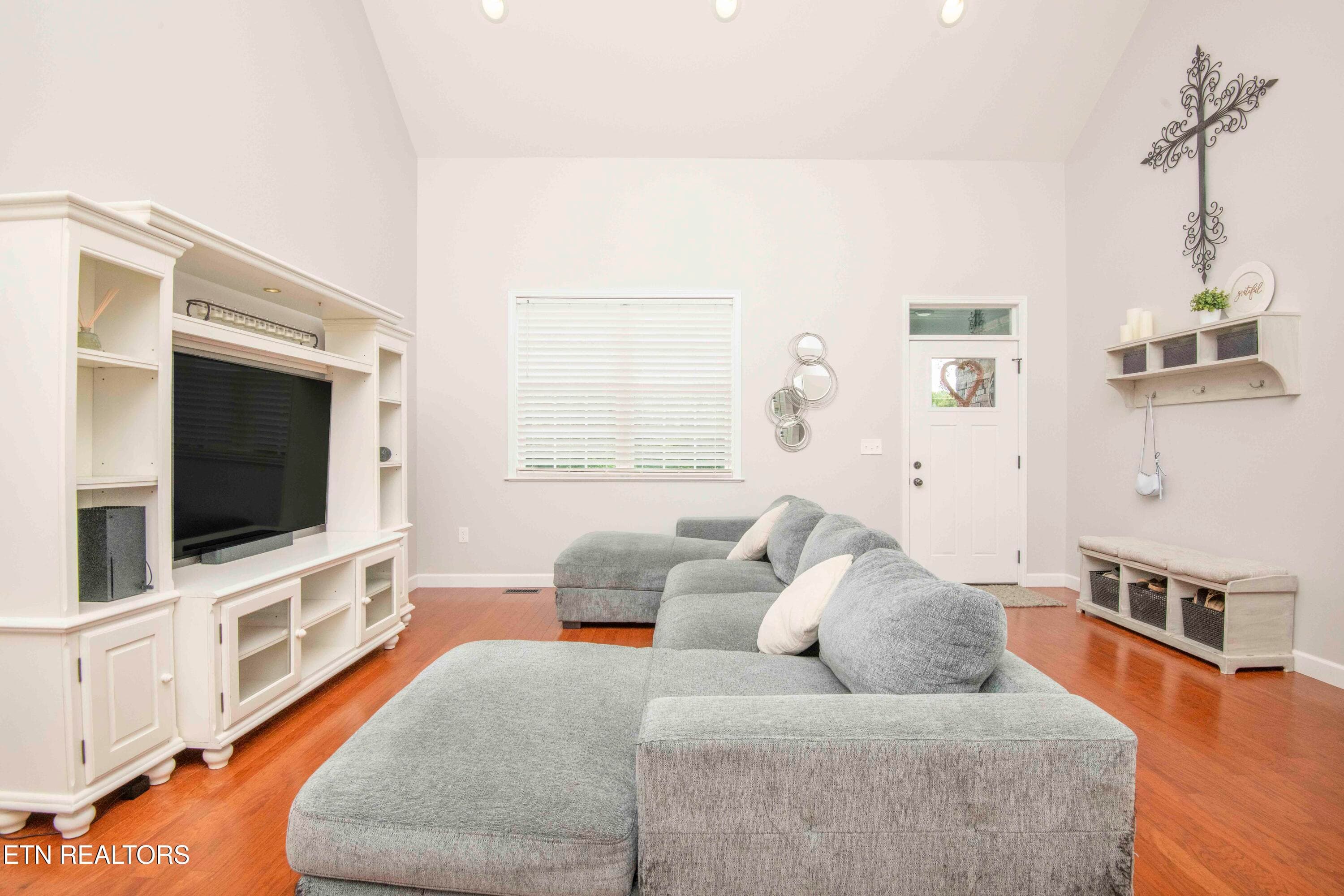 living 4_1 - 524 Westbury Drive, Clinton, TN 37716