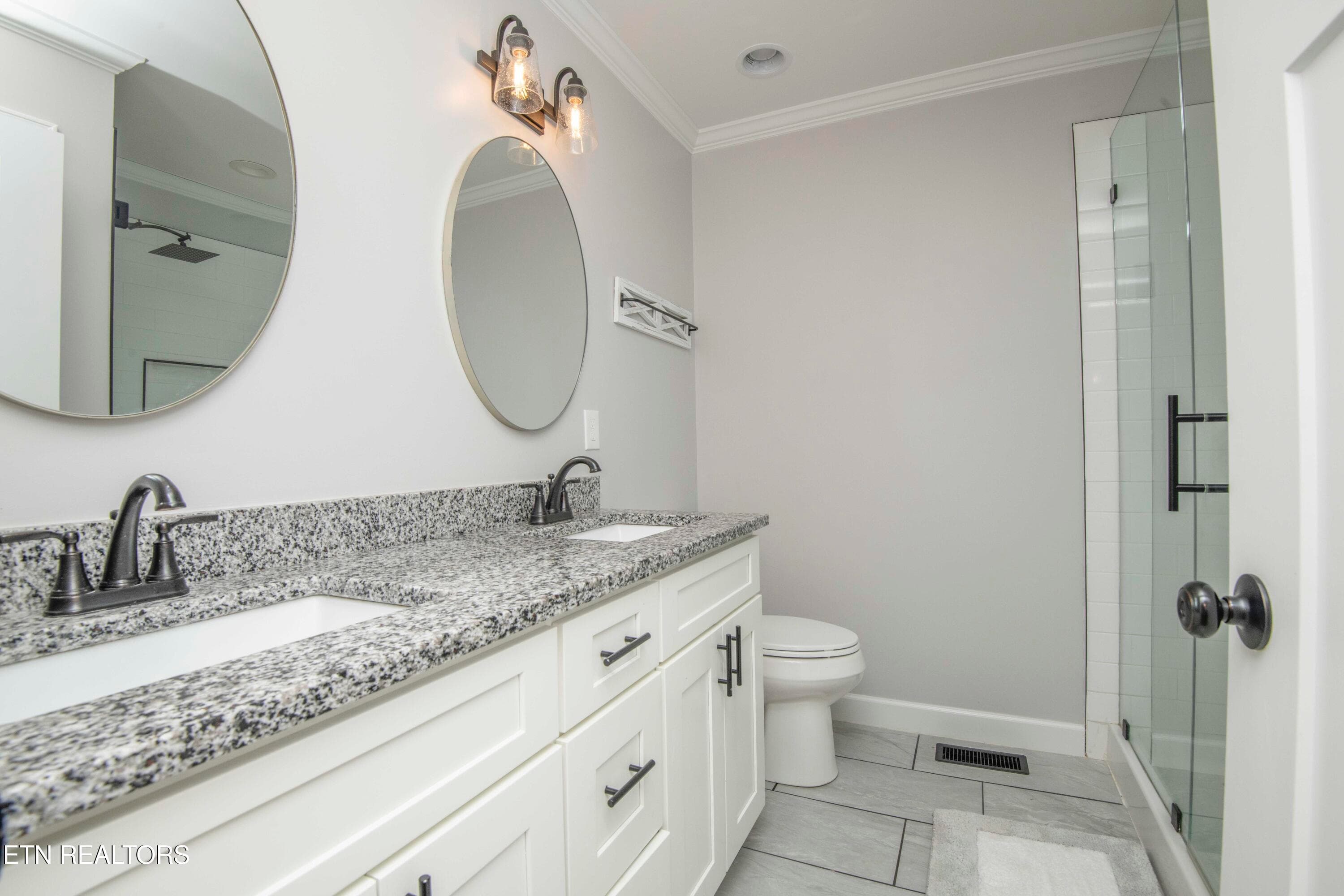 master bath 1_1 - 524 Westbury Drive, Clinton, TN 37716