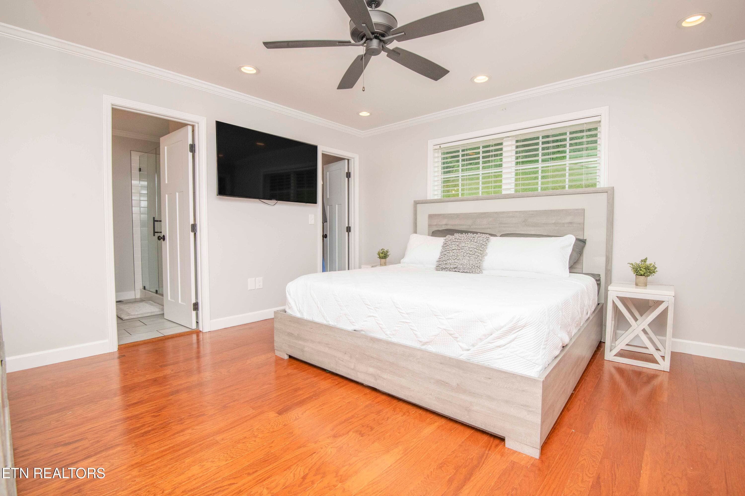Primary bed 1_1 - 524 Westbury Drive, Clinton, TN 37716
