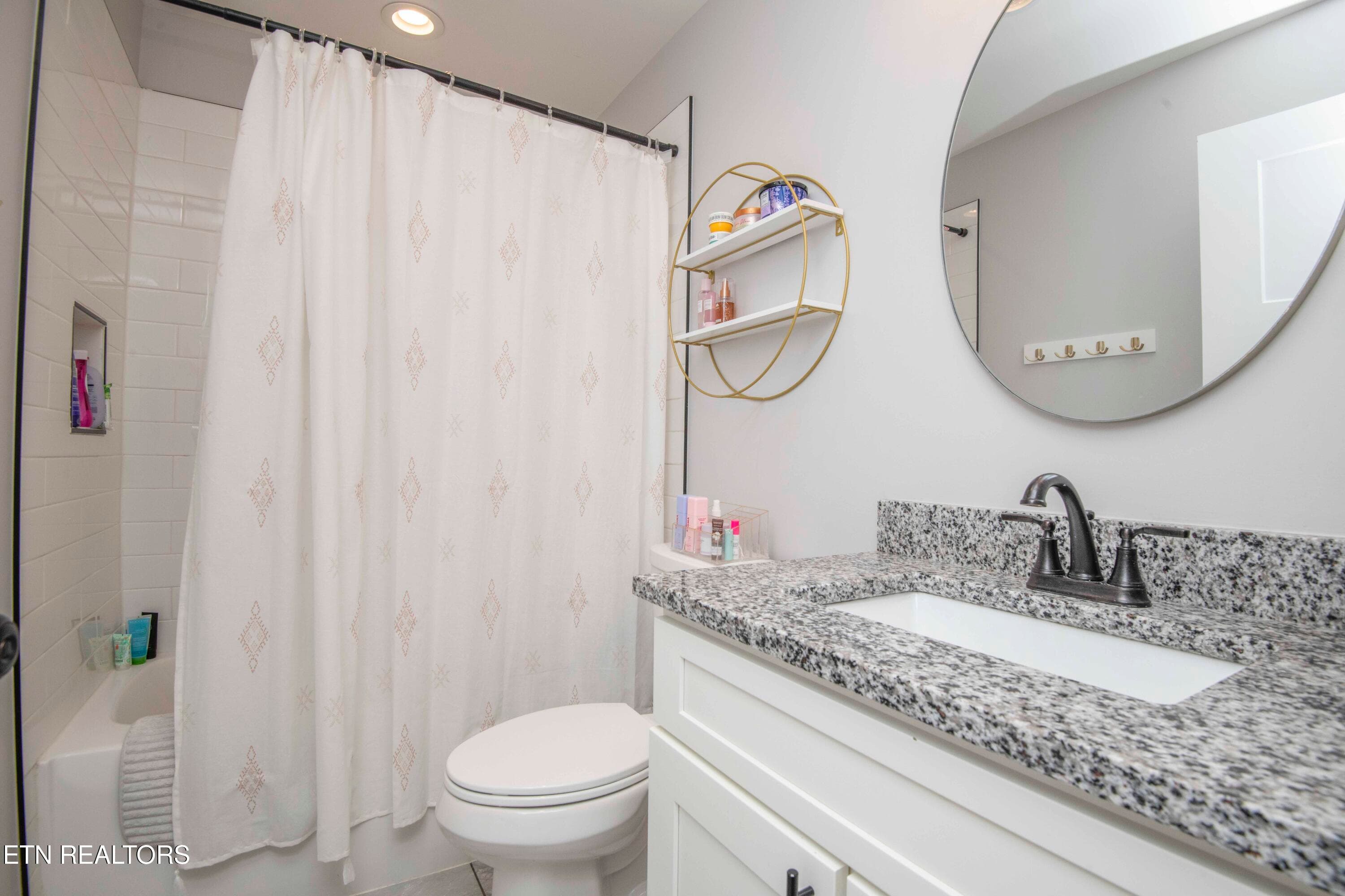 second bath_1 - 524 Westbury Drive, Clinton, TN 37716