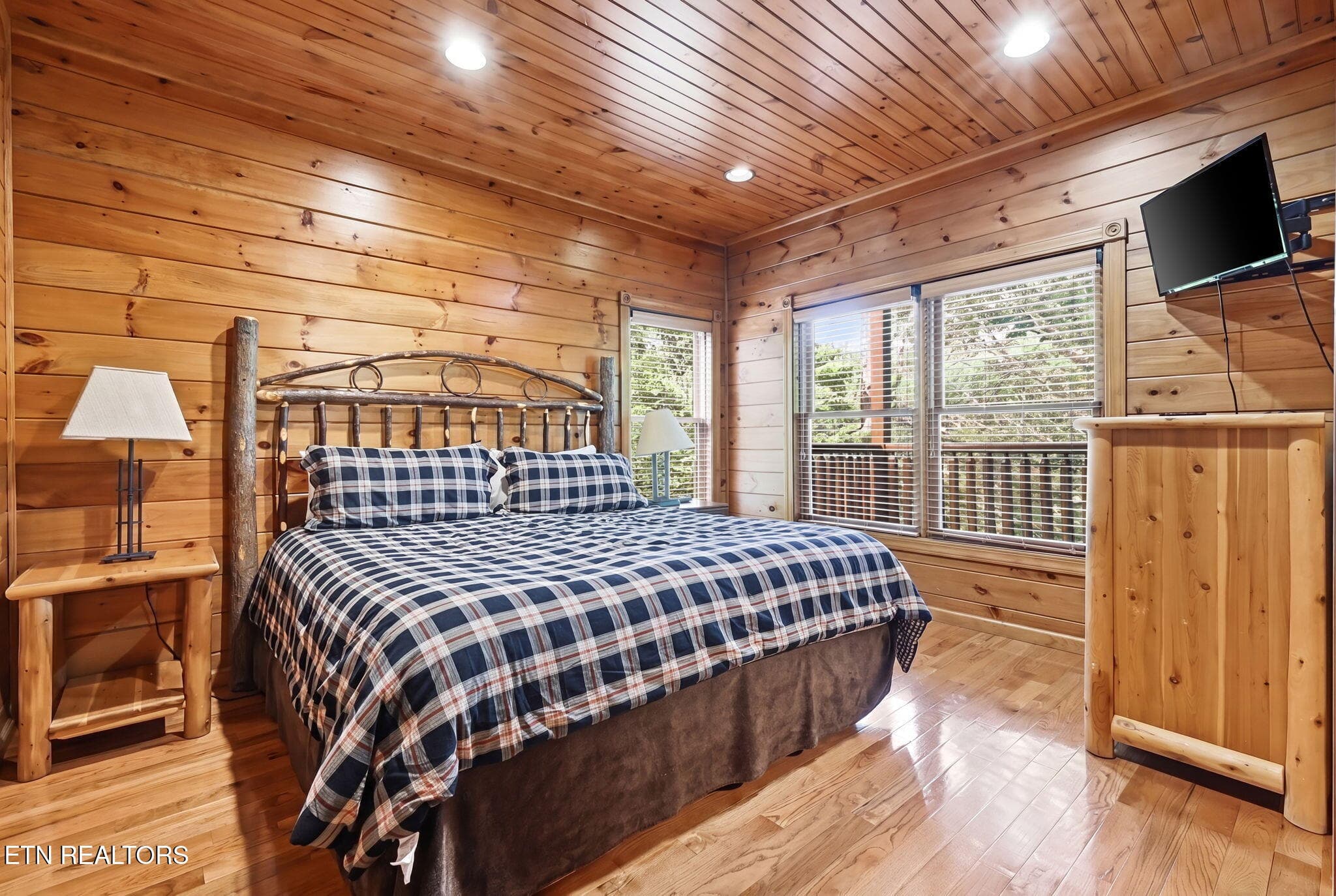 47-web-or-mls-3F1A4942_reedit_4793d1a0 - 826 Great Smoky Way, Gatlinburg, TN 37738, Gatlinburg