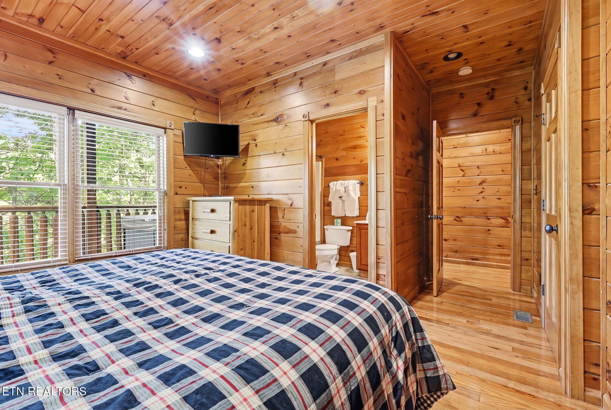 48-web-or-mls-3F1A4946_reedit_7a27d0c9 - 826 Great Smoky Way, Gatlinburg, TN 37738, Gatlinburg